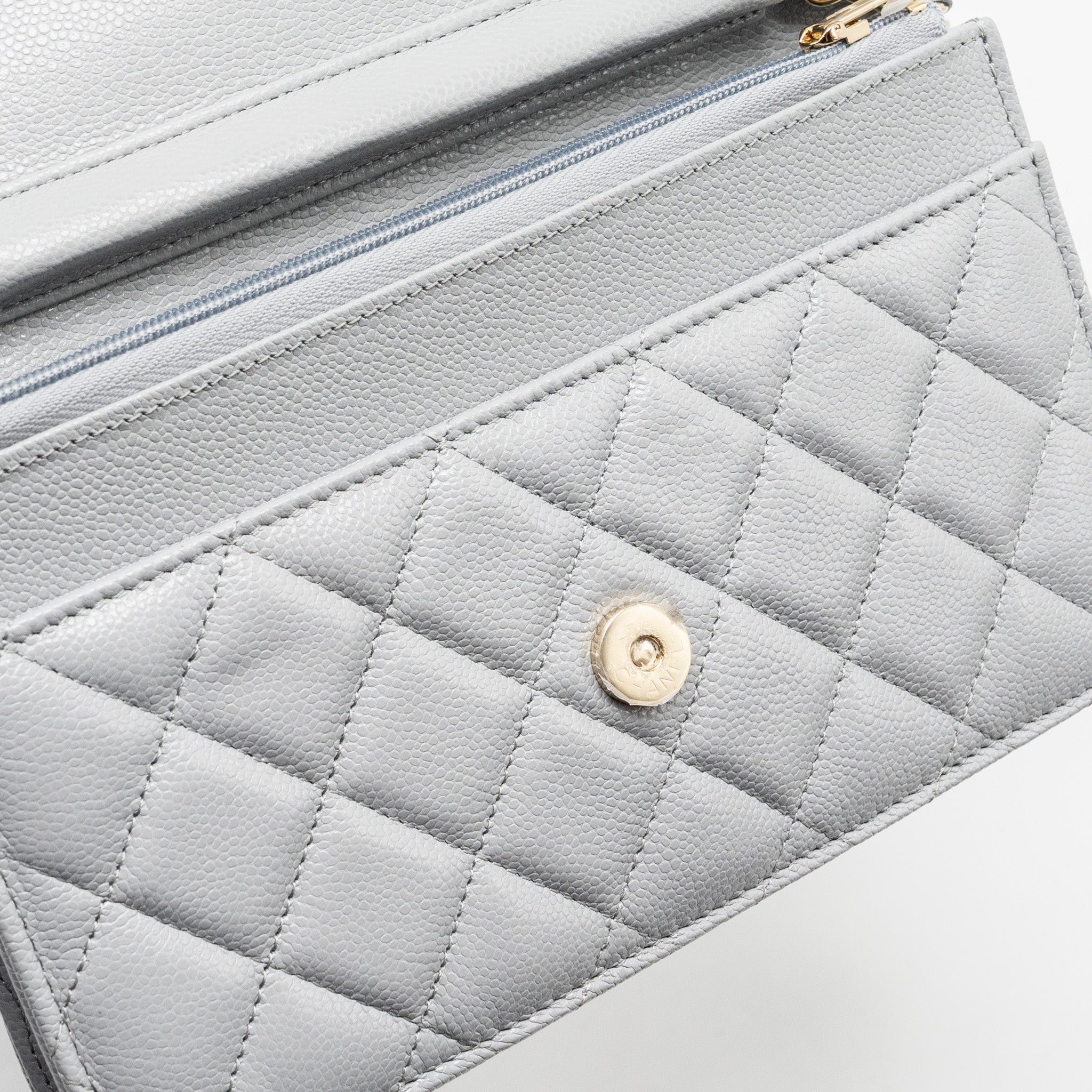 CHANEL Classic Wallet On Chain Caviar Light Grey L (Microchip)