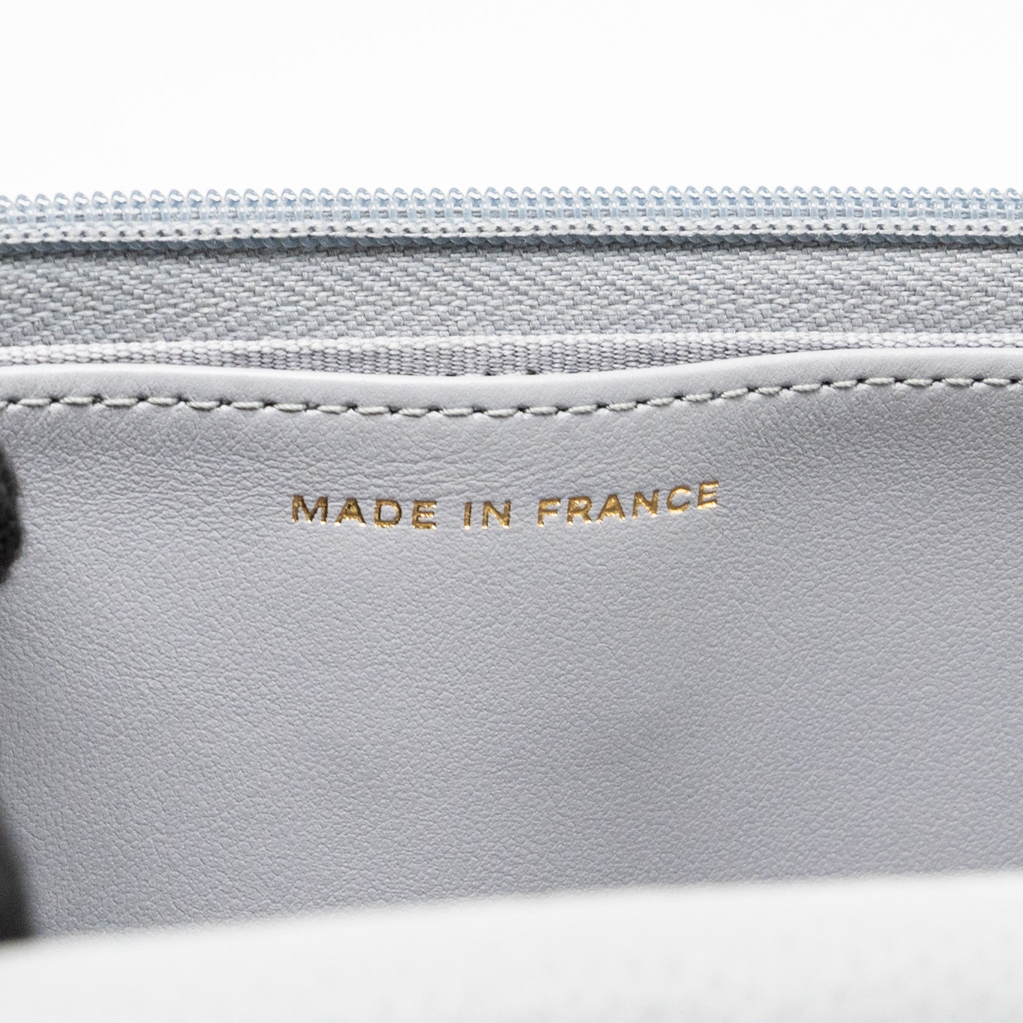 CHANEL Classic Wallet On Chain Caviar Light Grey L (Microchip)