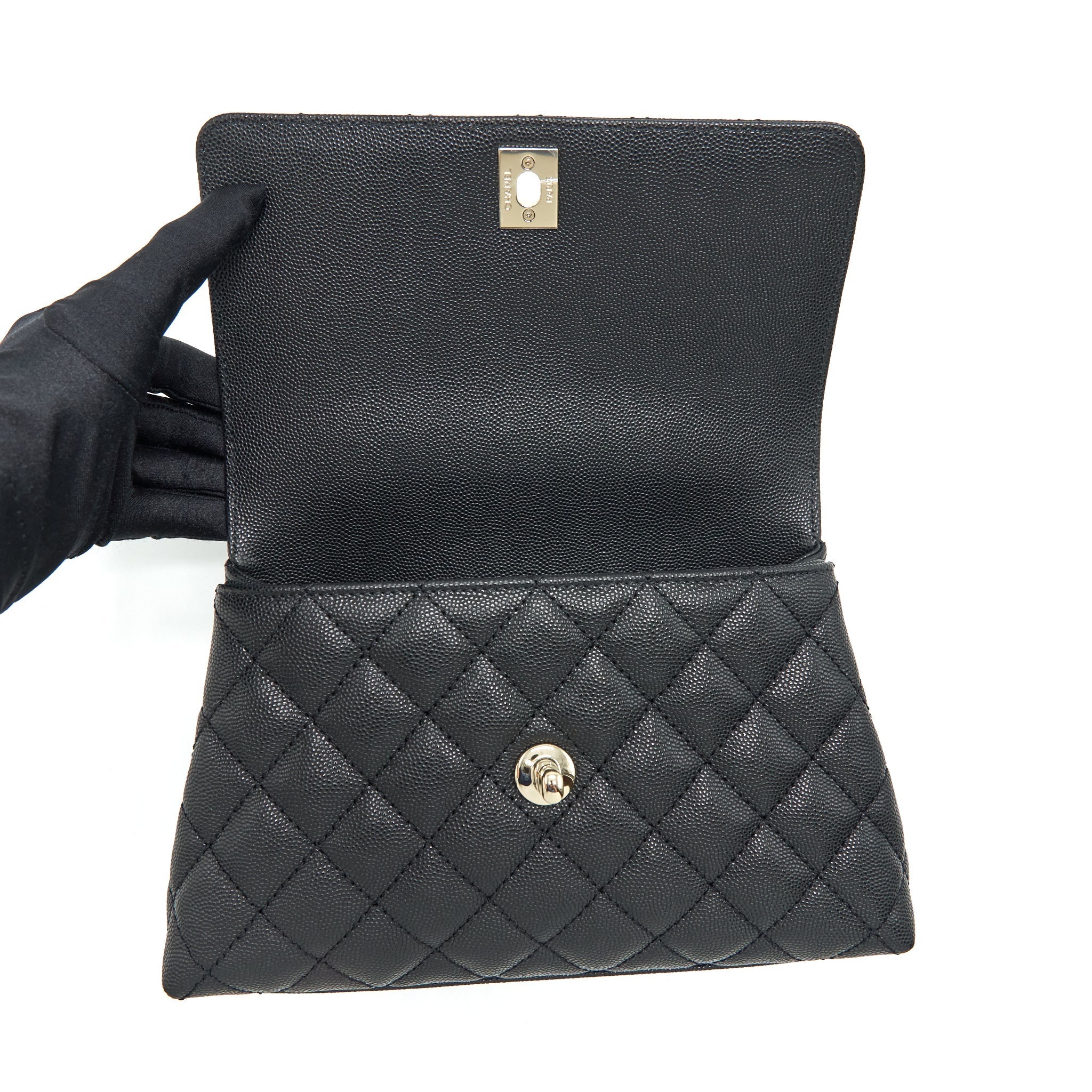 Chanel 22P Small Coco Handle Caviar Black L