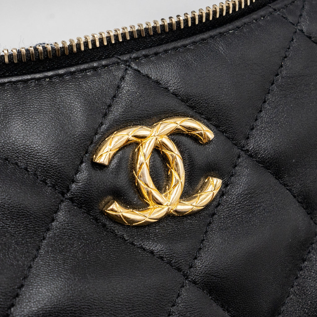 Chanel 22B hobo bag lambskin black  (microchip)
