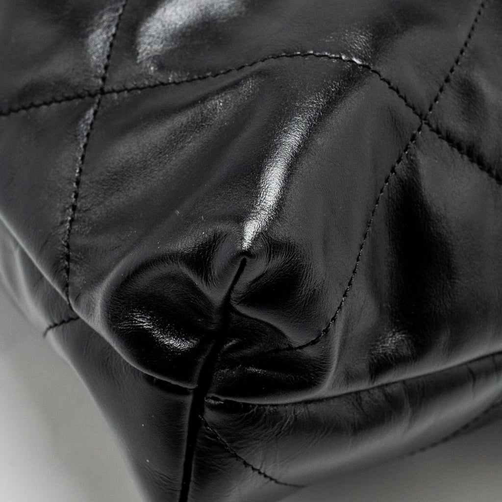 Chanel Medium 22 Bag Shiny Calfskin Black  (microchip)