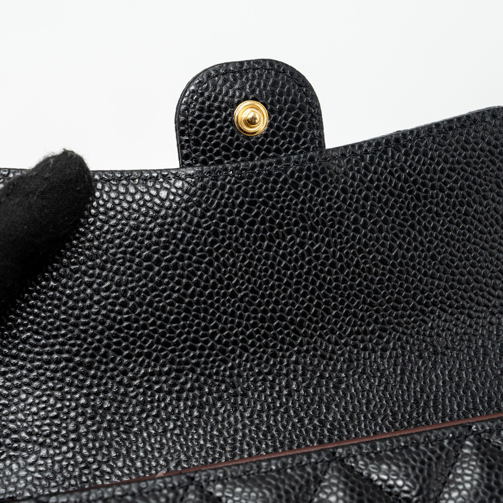 Chanel quilted medium flap compact wallet caviar black  (microchip)