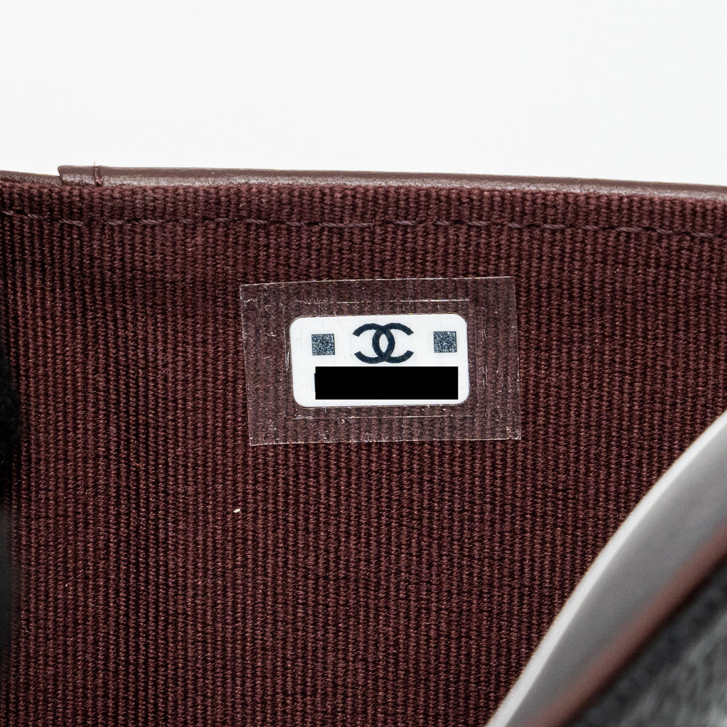 Chanel quilted medium flap compact wallet caviar black  (microchip)