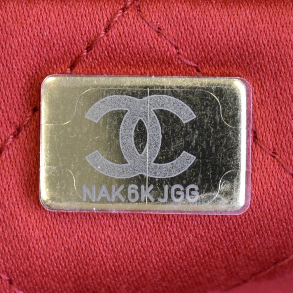 CHANEL 22 Mini Chain Shiny Calfskin Leather Shoulder Bag Red