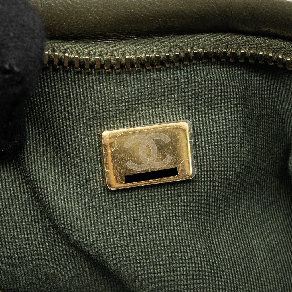 Chanel 22k Hobo Bag Lambskin Green  (microchip)