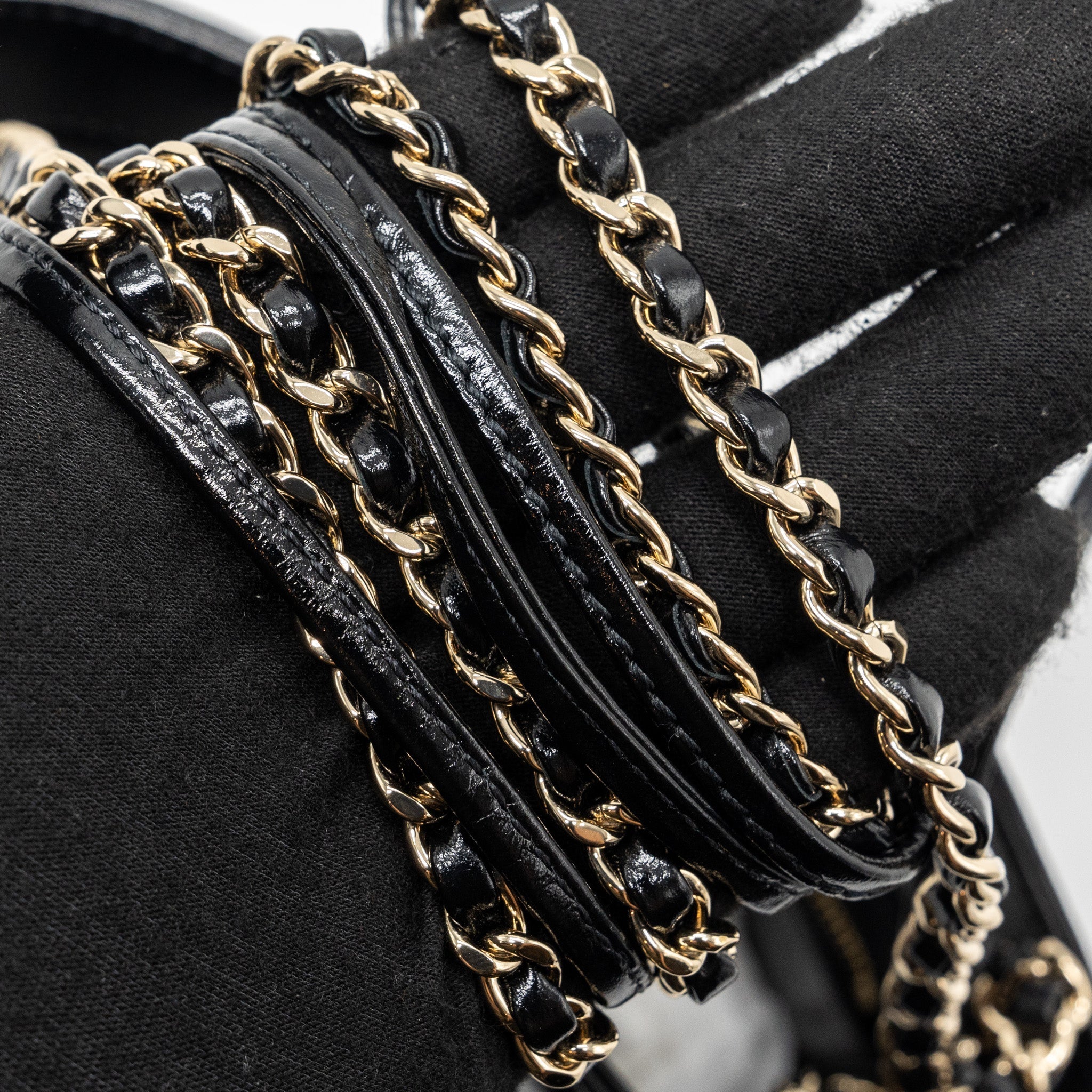 Chanel 24C mini 31 bag shiny calfskin black L (microchip)