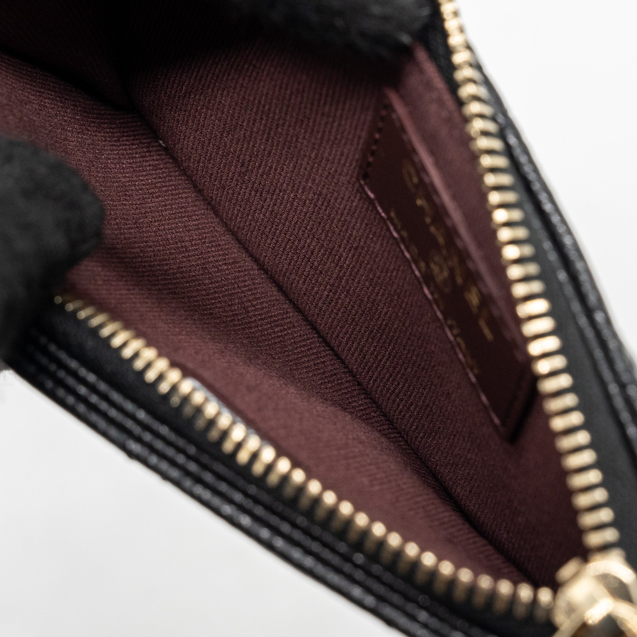 Chanel flap with zip card holder caviar black  (microchip)