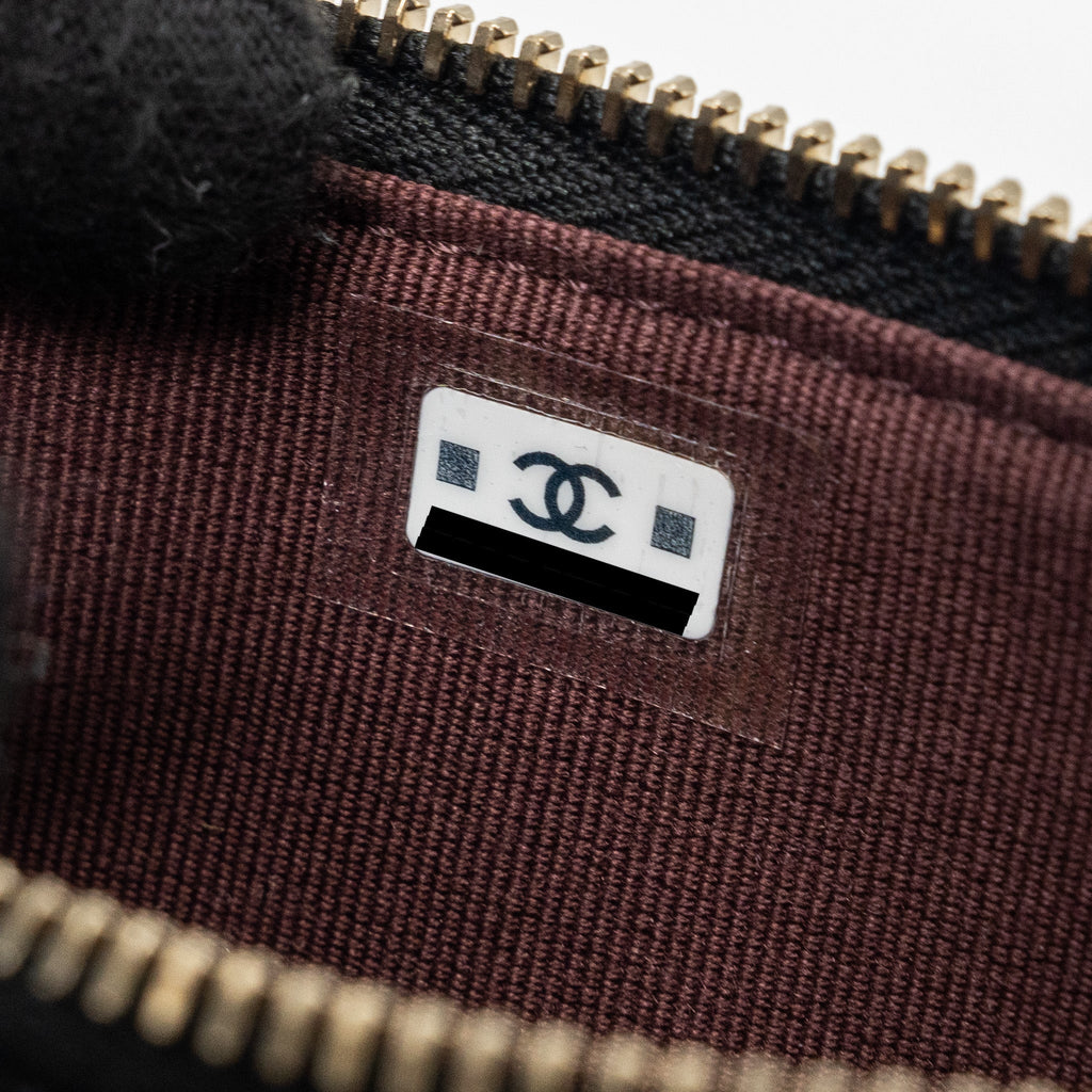 Chanel flap with zip card holder caviar black  (microchip)