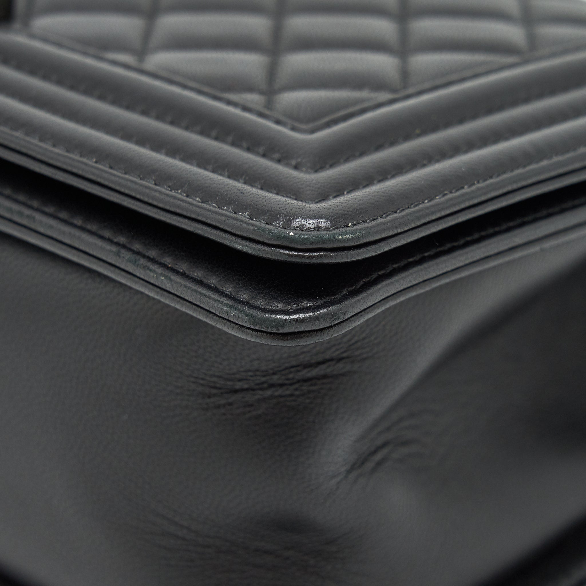 Chanel medium boy black Lambskin Ruthenium