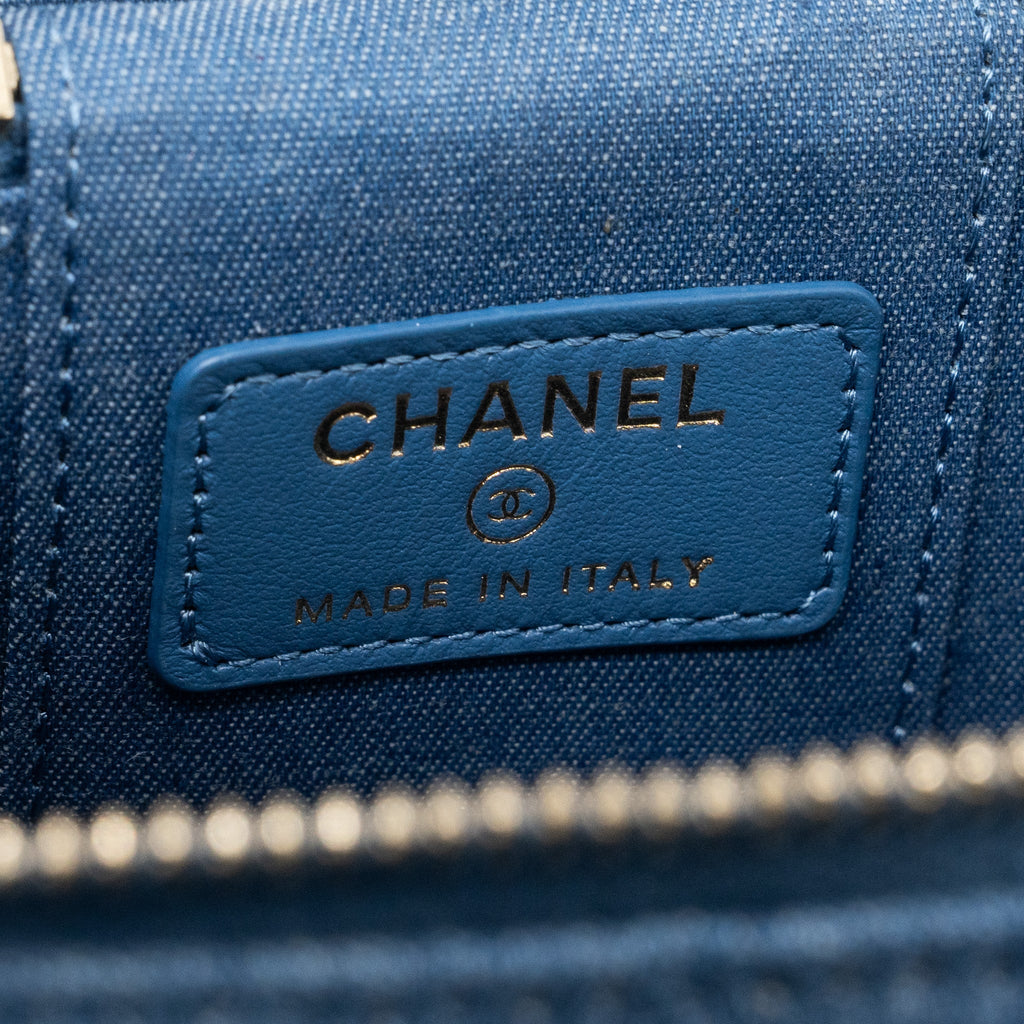 Chanel pearl crush mini vanity with chain Denim Blue