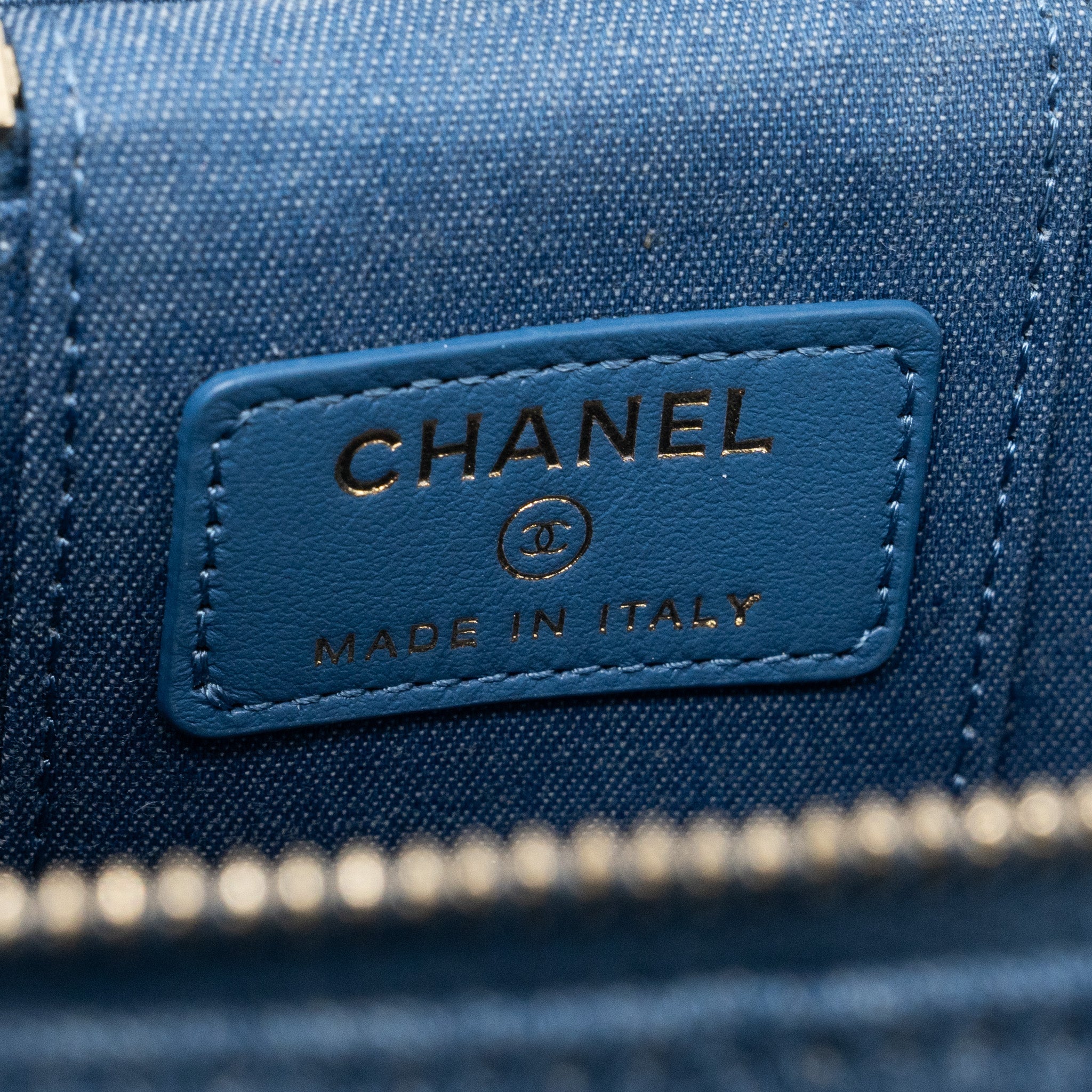 Chanel pearl crush mini vanity with chain Denim Blue