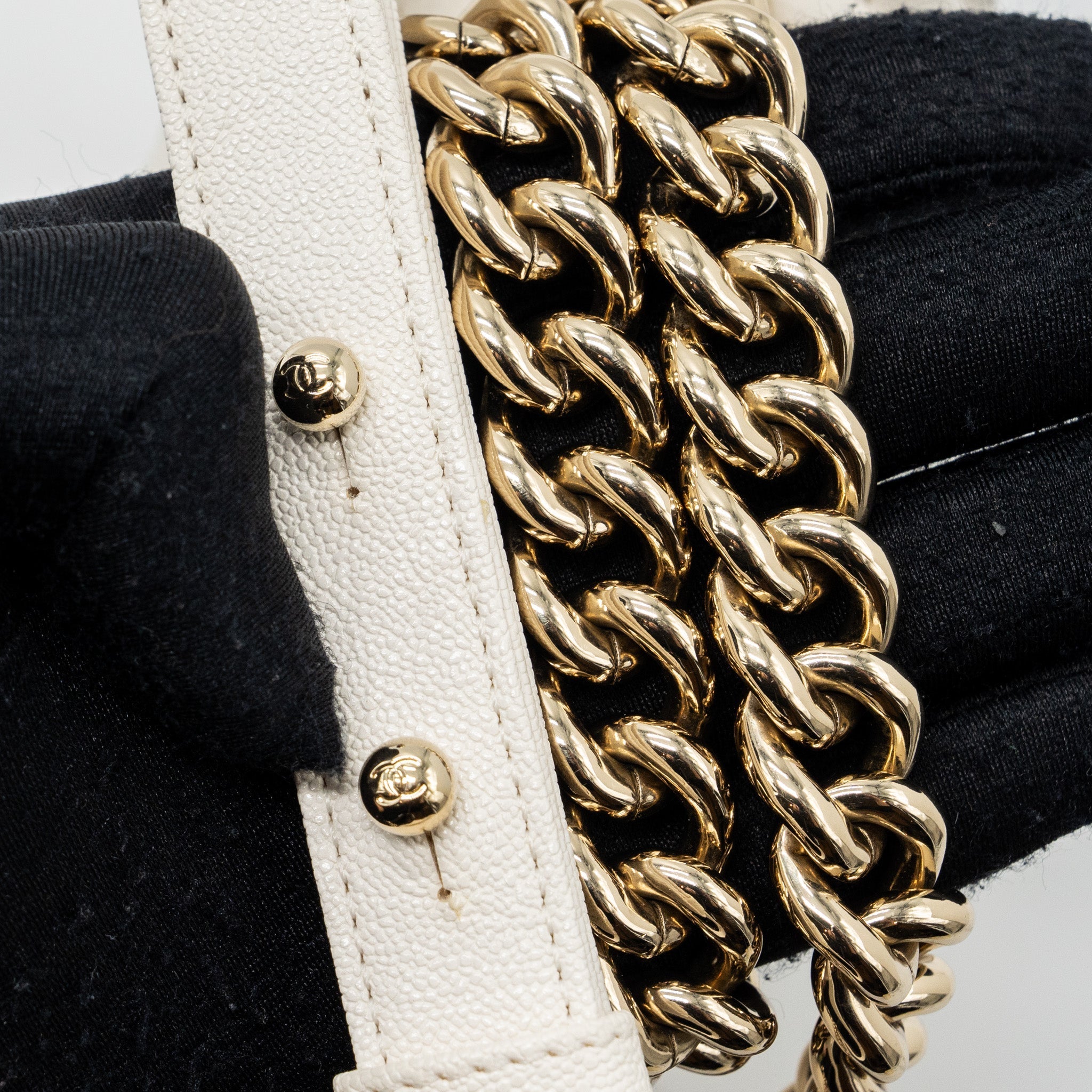 CHANEL MEDIUM LE BOY CAVIAR WHITE L