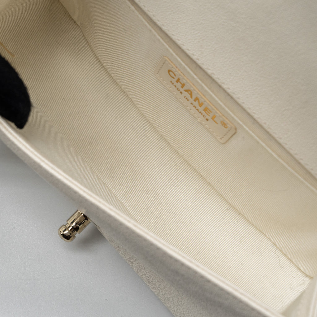 CHANEL MEDIUM LE BOY CAVIAR WHITE L