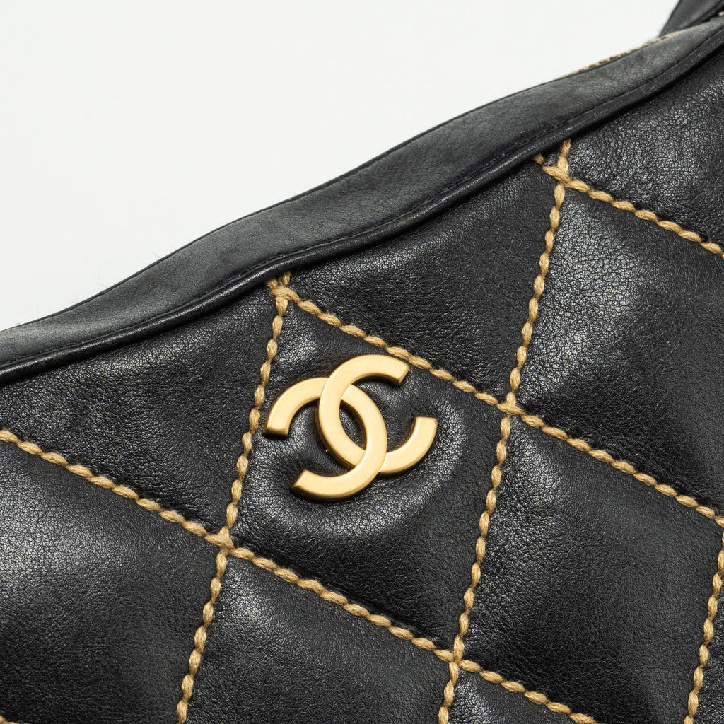 Chanel vintage quilted zip shoulder bag calfskin black