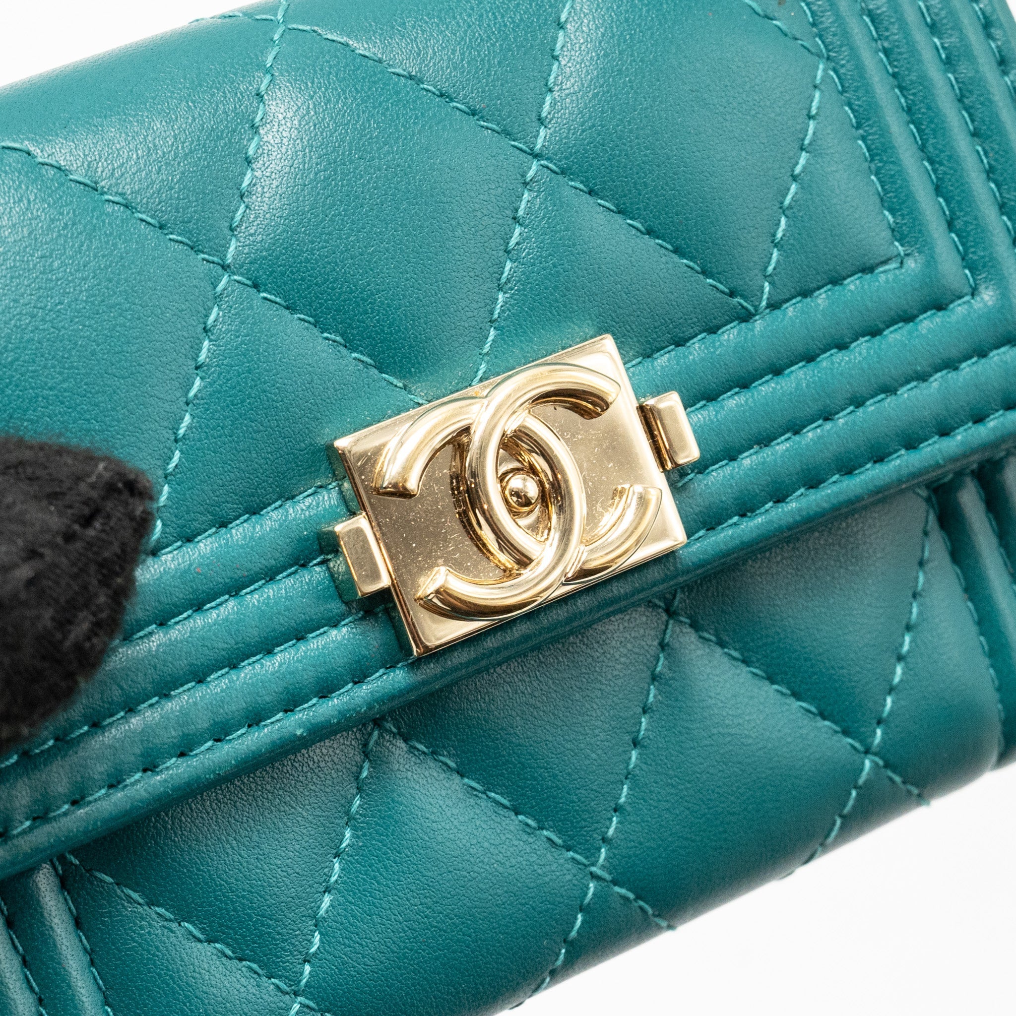 Chanel Boy Flap Card Holder Lambskin Green L