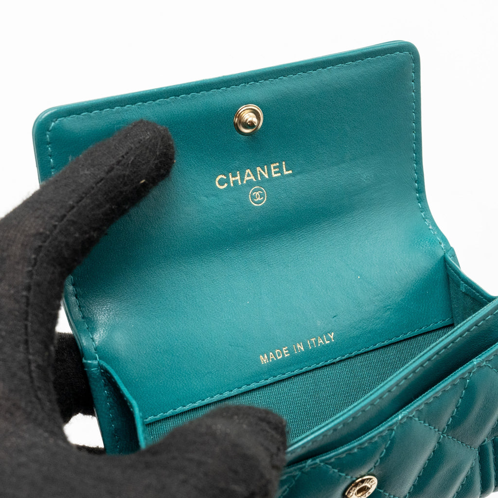 Chanel Boy Flap Card Holder Lambskin Green L