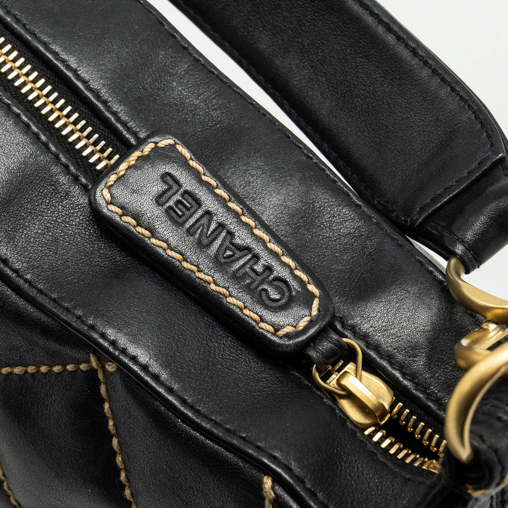 Chanel vintage quilted zip shoulder bag calfskin black