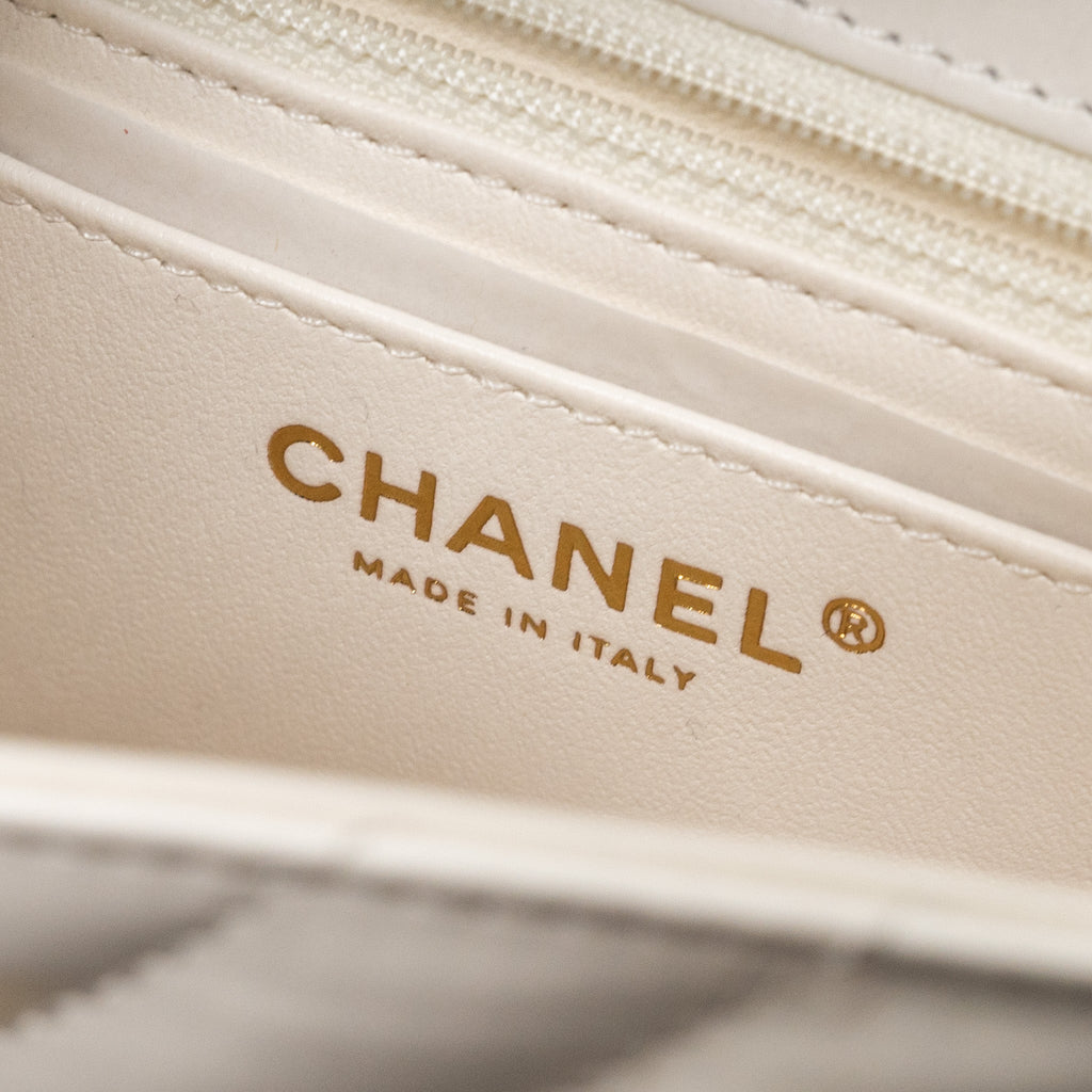 Chanel mini chevron 2.55 reissue flap bag calfskin white  (microchip)