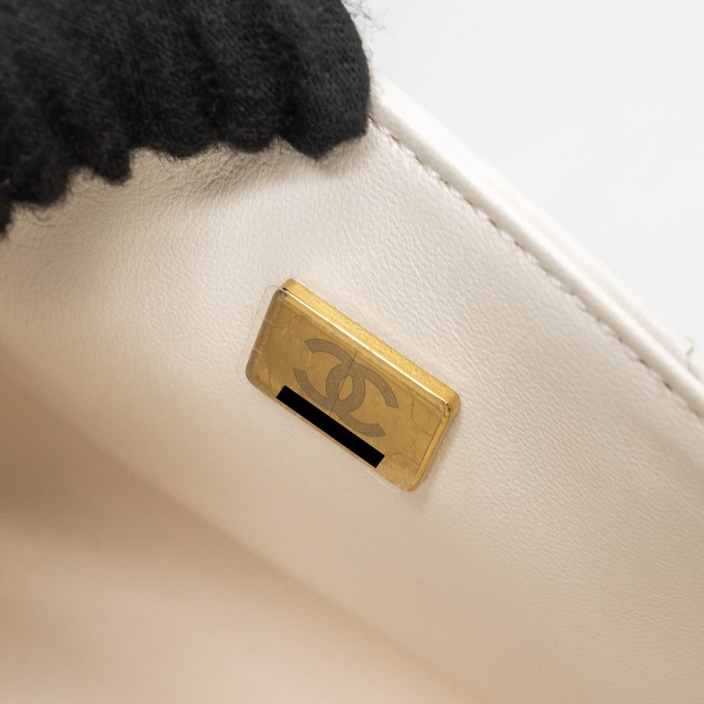 Chanel mini chevron 2.55 reissue flap bag calfskin white  (microchip)