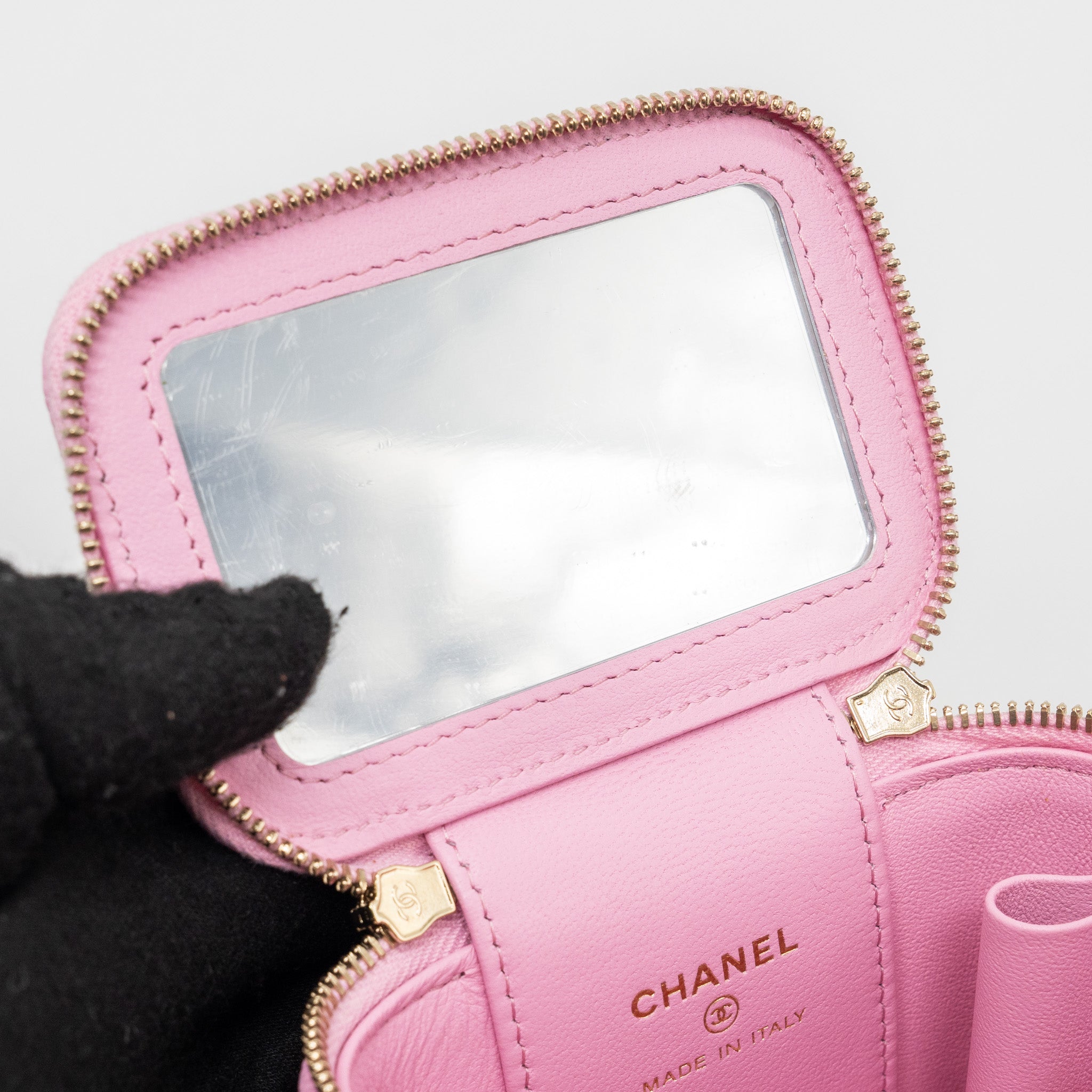 Chanel mini vanity with chain caviar light pink  (Microchip)