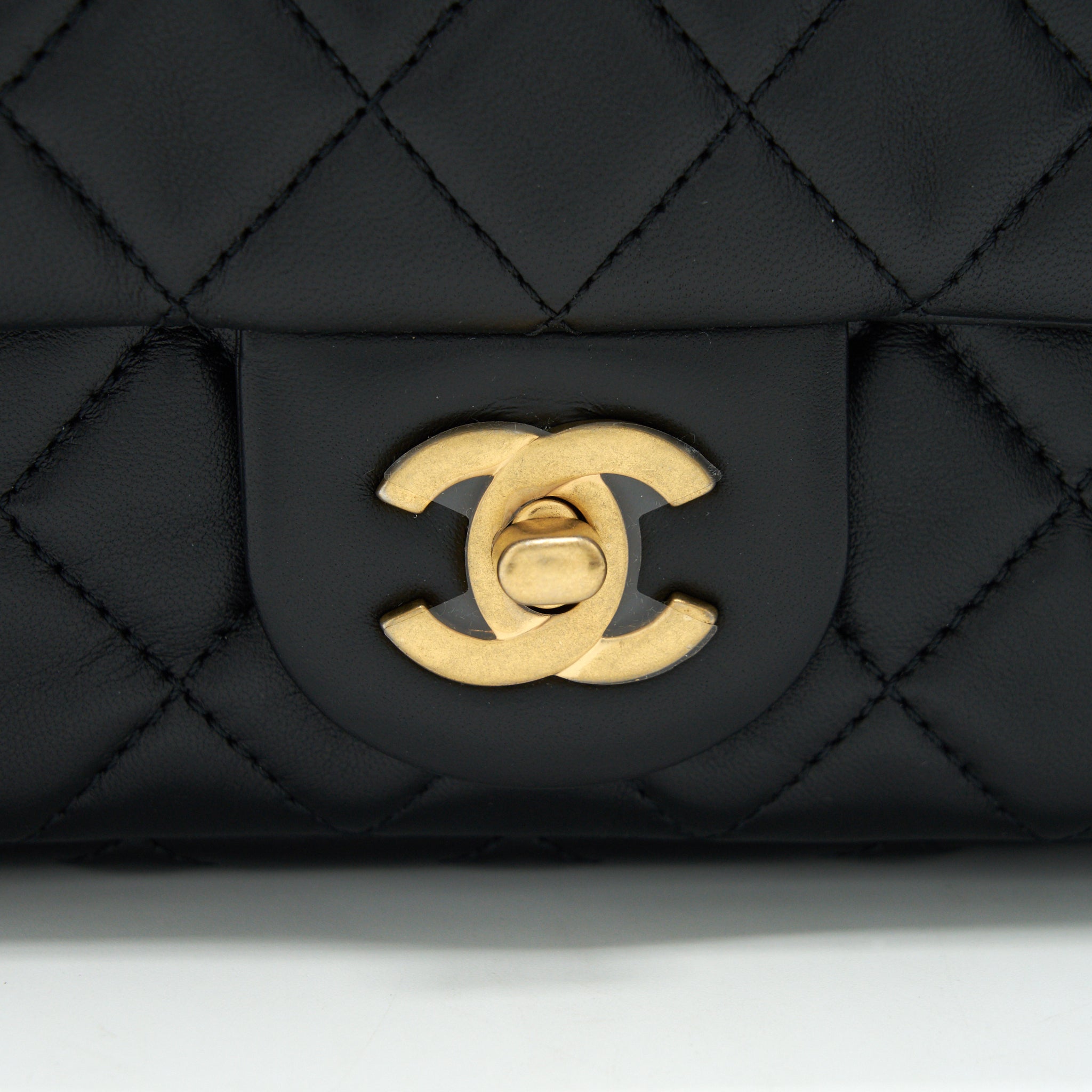Chanel 22C pearl Crush Mini rectangular Flap Bag Lambskin Black
