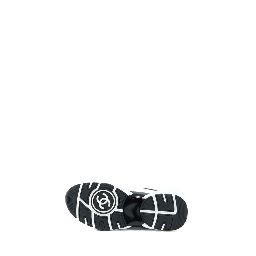 Chanel Size 37 CC Logo Sneaker Calfskin/Suede Black/White