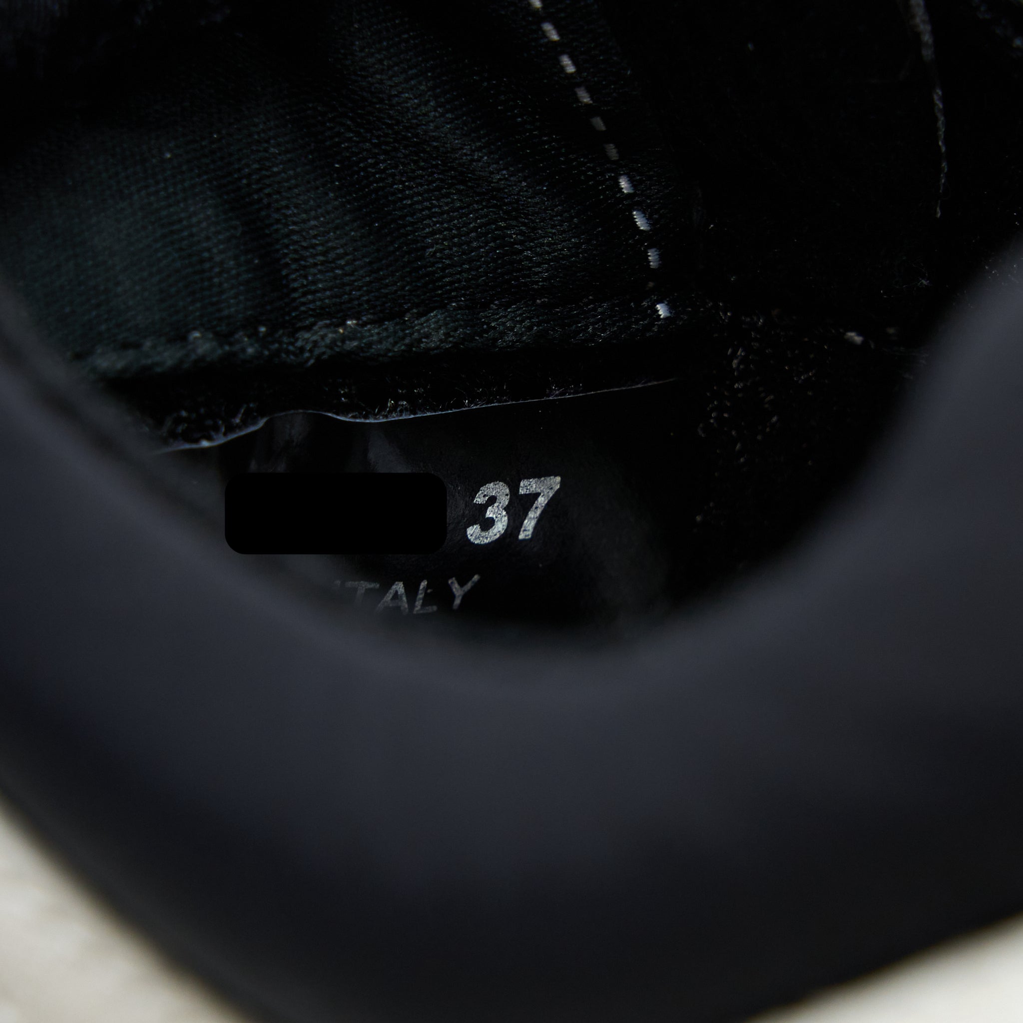 Chanel Size 37 CC Logo Sneaker Calfskin/Suede Black/White