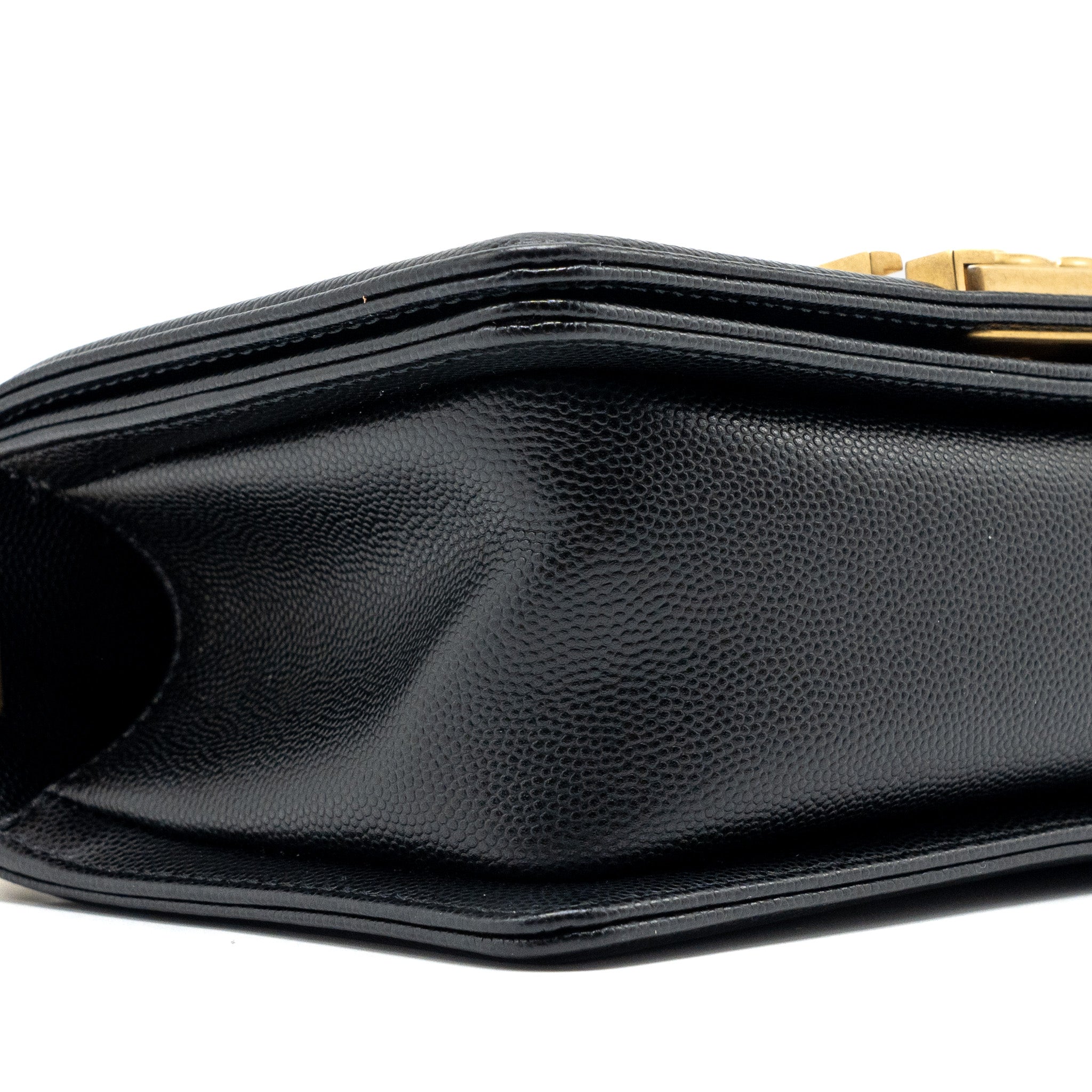Chanel small boy bag caviar black  (Microchip)