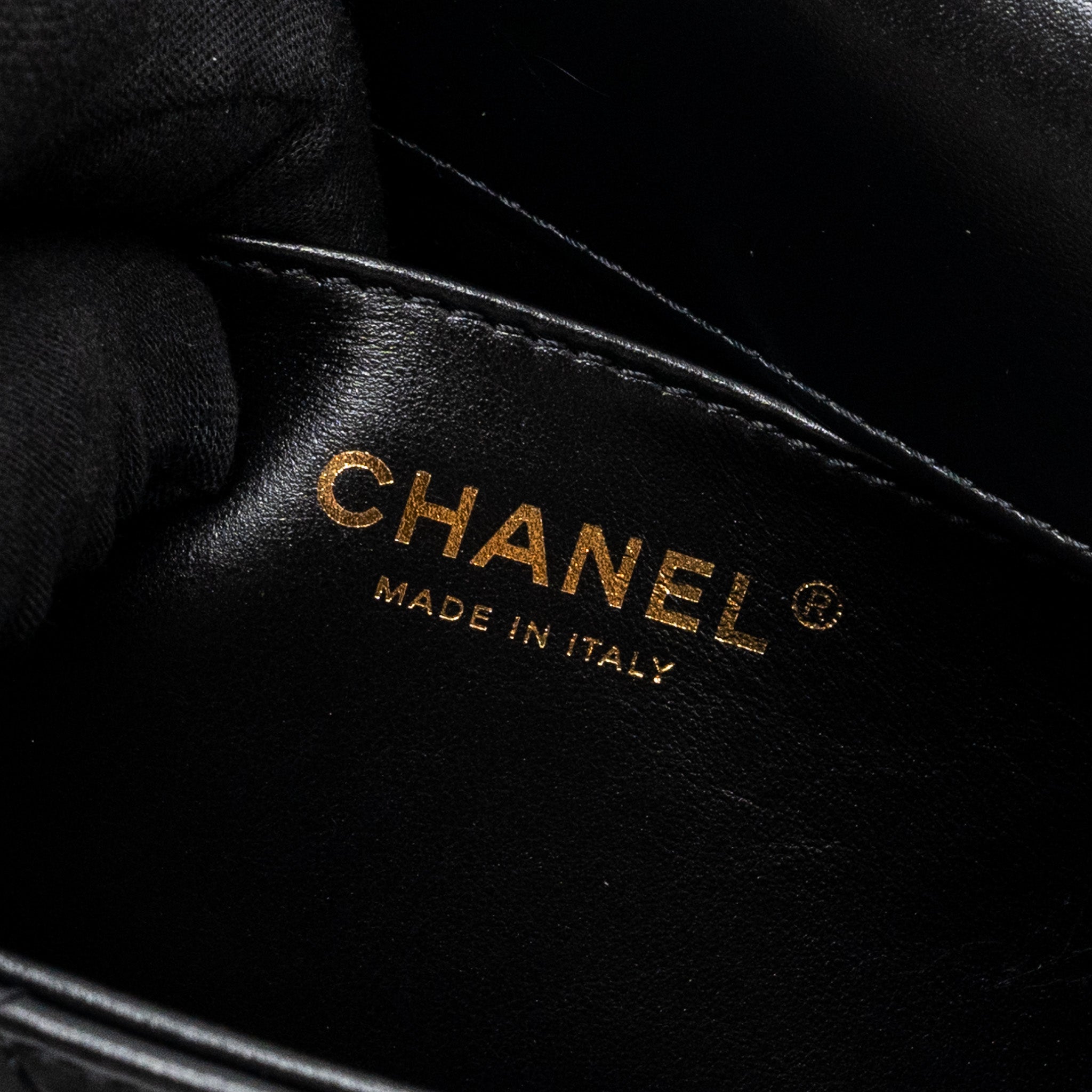 Chanel 24C gold crush flap bag calfskin black  (microchip)