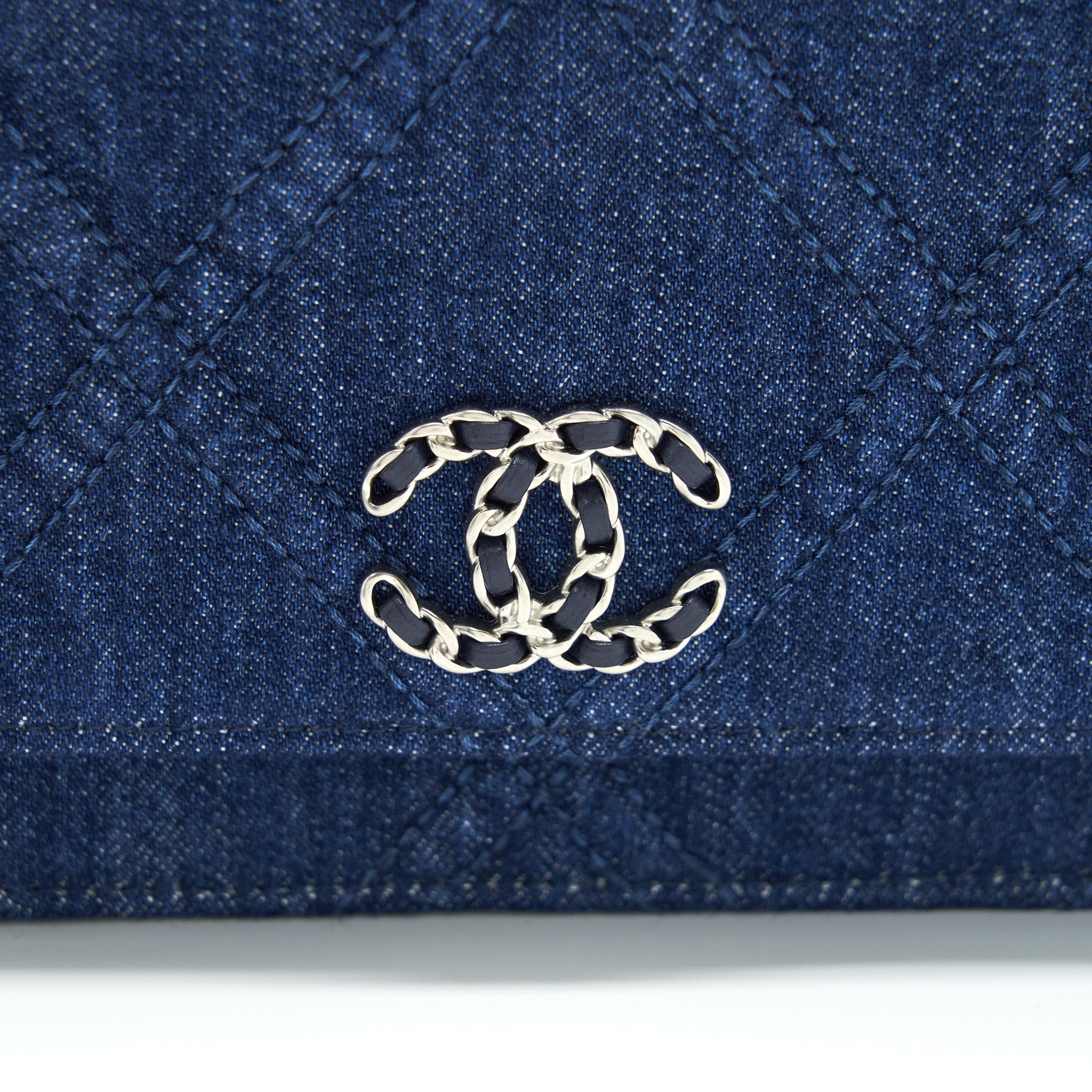 Chanel 22P Denim 19 Wallet On Chain Multicolour Hardware