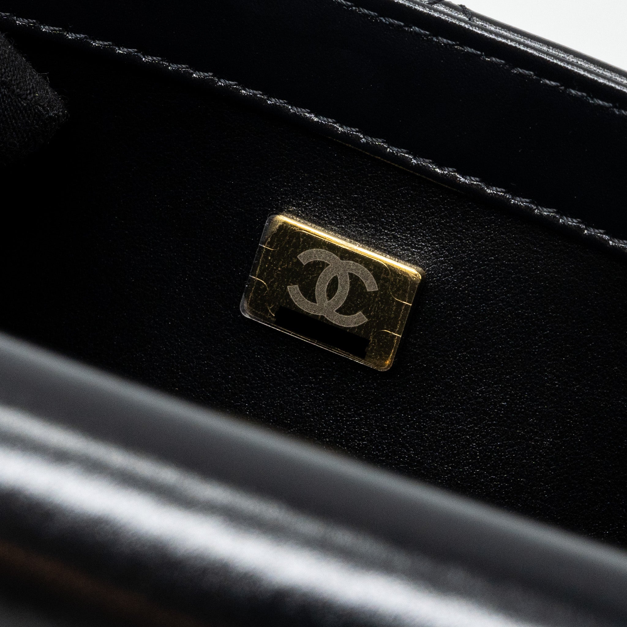Chanel 24C gold crush flap bag calfskin black  (microchip)