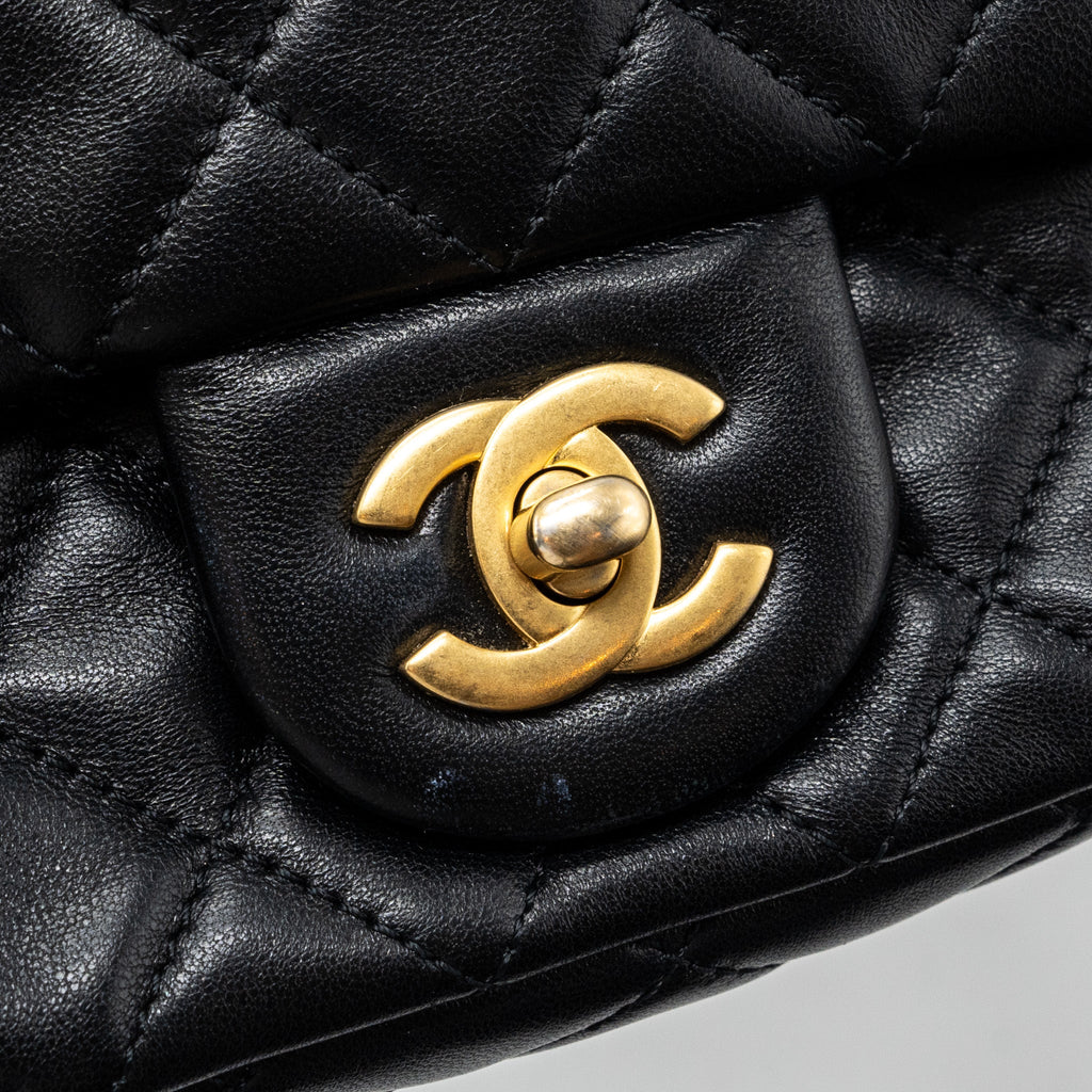 chanel pearl crush mini square flap bag lambskin black  (microchip)
