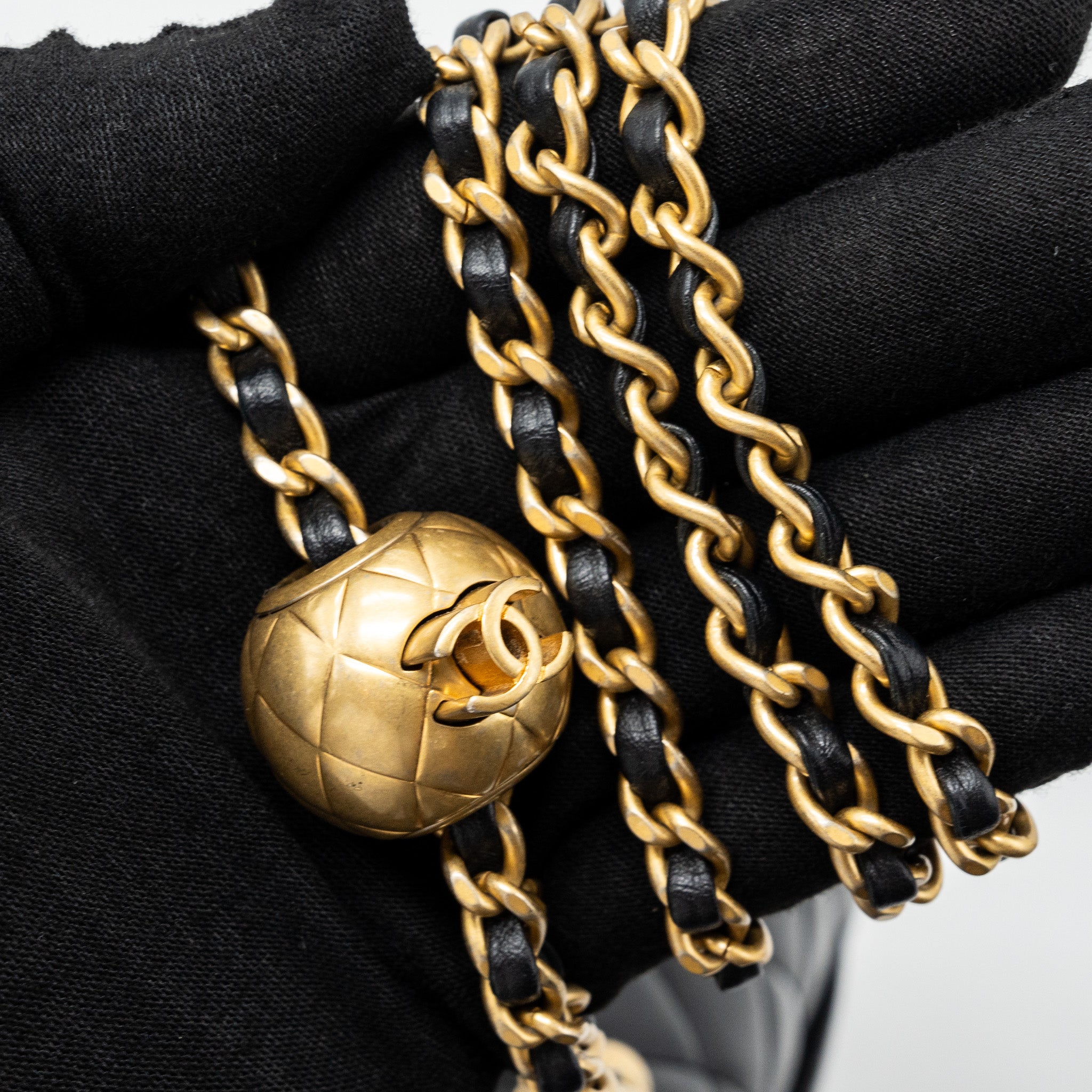 chanel pearl crush mini square flap bag lambskin black  (microchip)