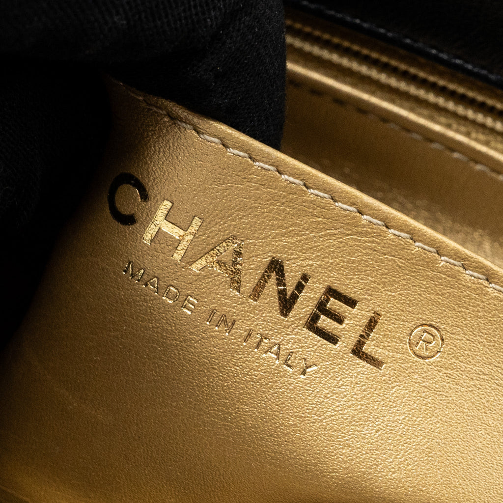 chanel pearl crush mini square flap bag lambskin black  (microchip)