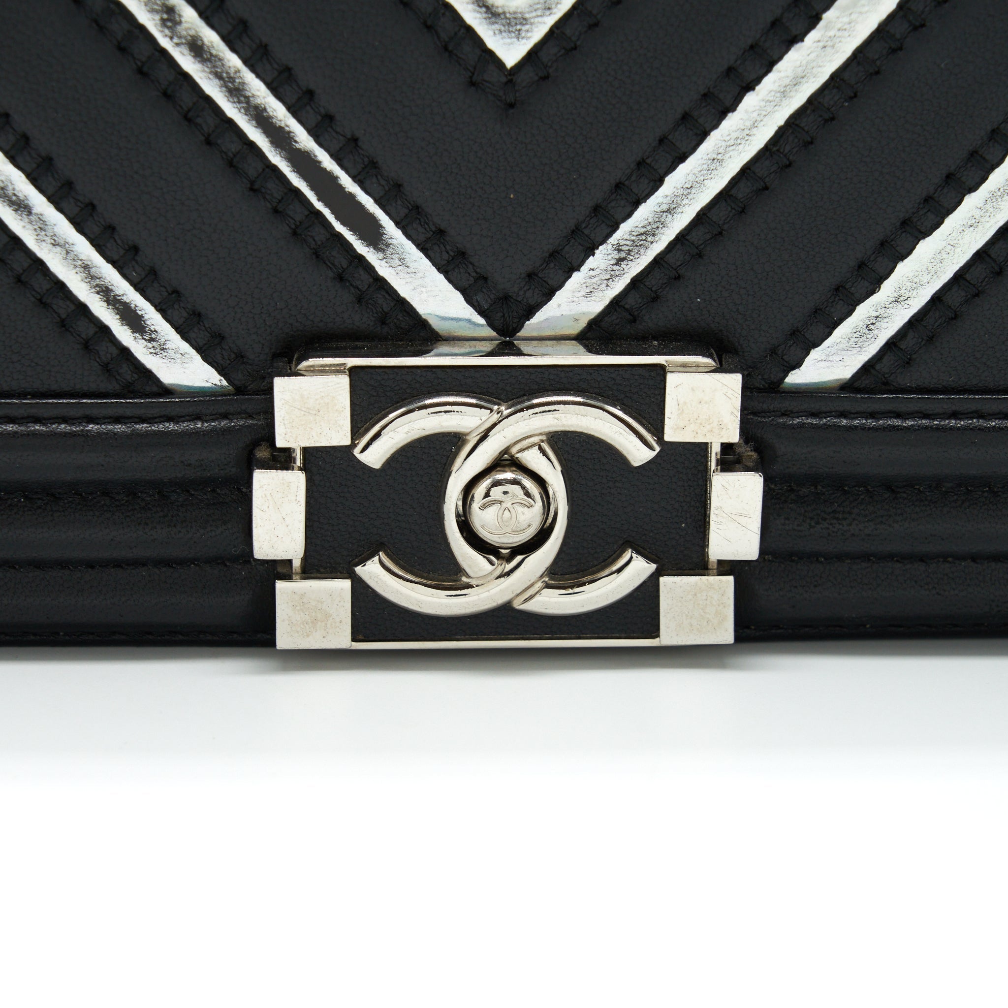 Chanel Medium Boy Chevron Lambskin Black/Silver