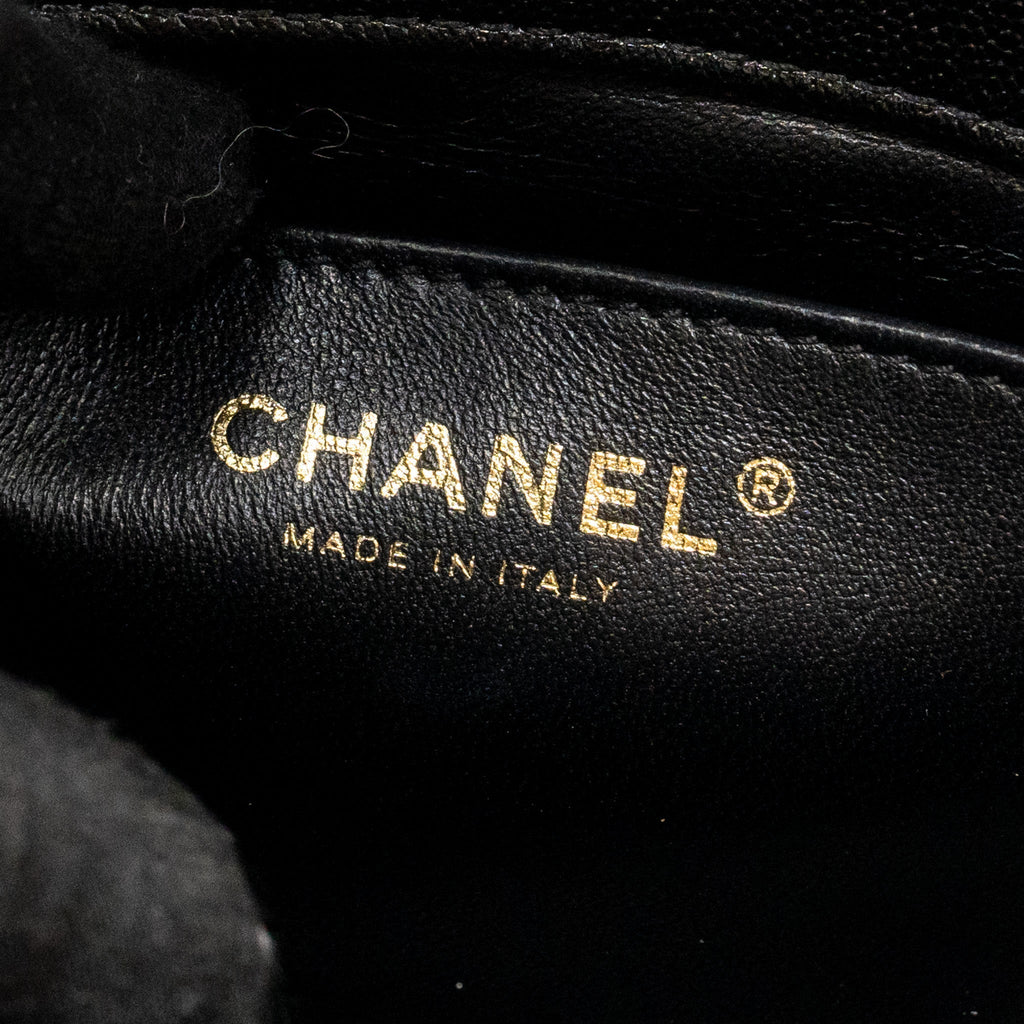 Chanel 22A Round Boy Messenger Bag Caviar Black  (Microchip)
