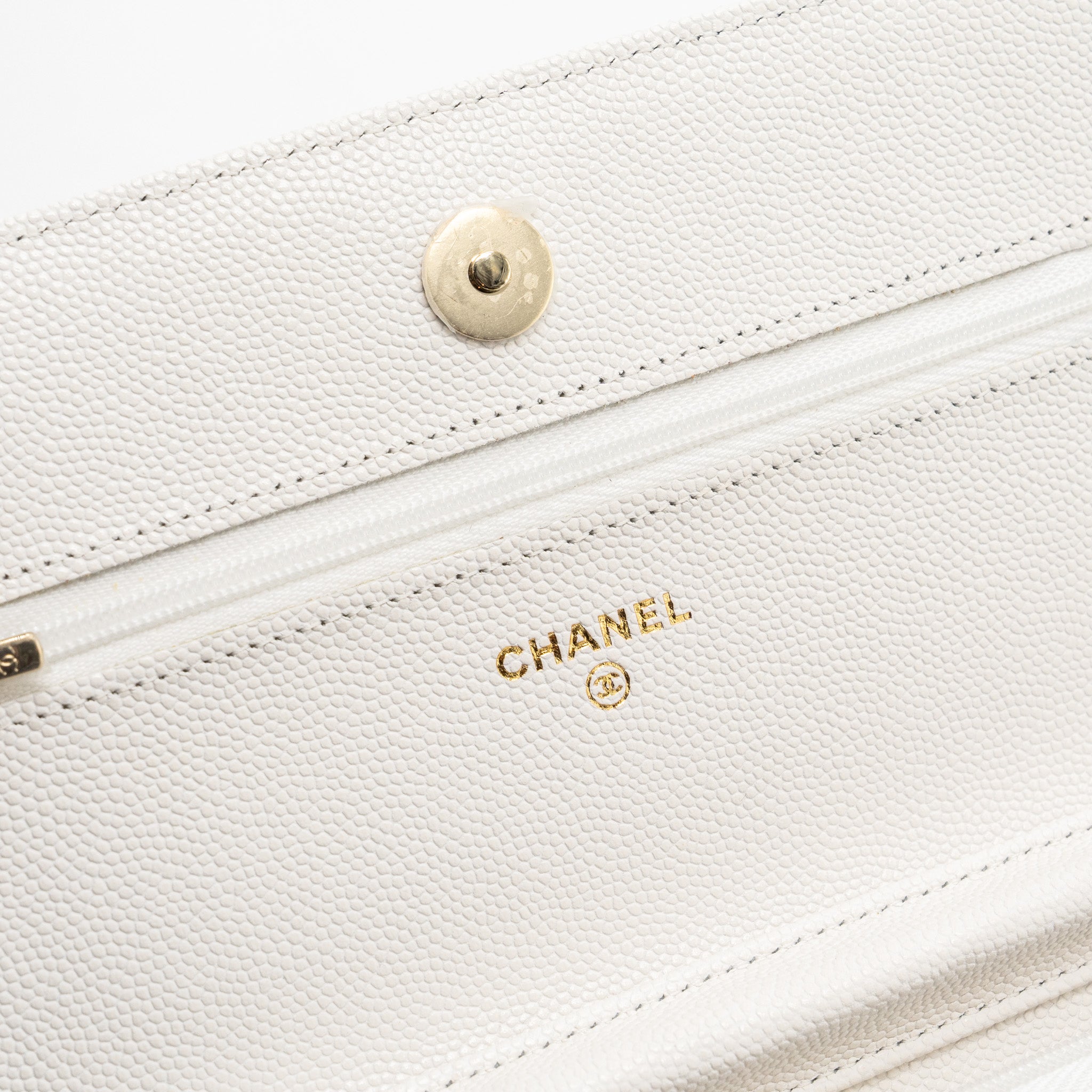 CHANEL classic wallet on chain caviar white L (Microchip)