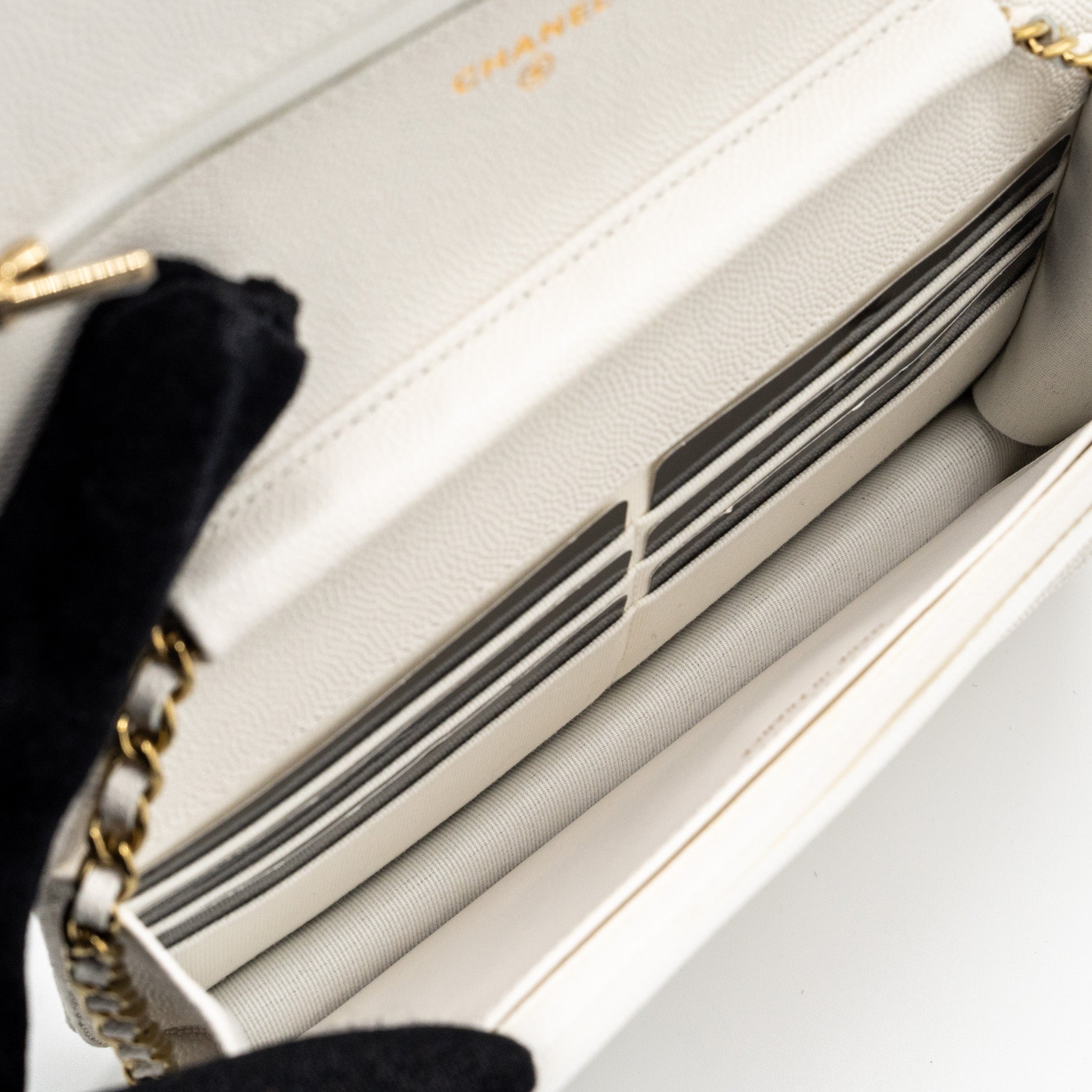 CHANEL classic wallet on chain caviar white L (Microchip)