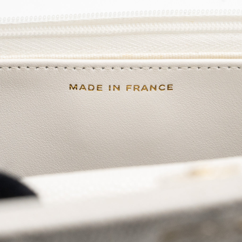 CHANEL classic wallet on chain caviar white L (Microchip)