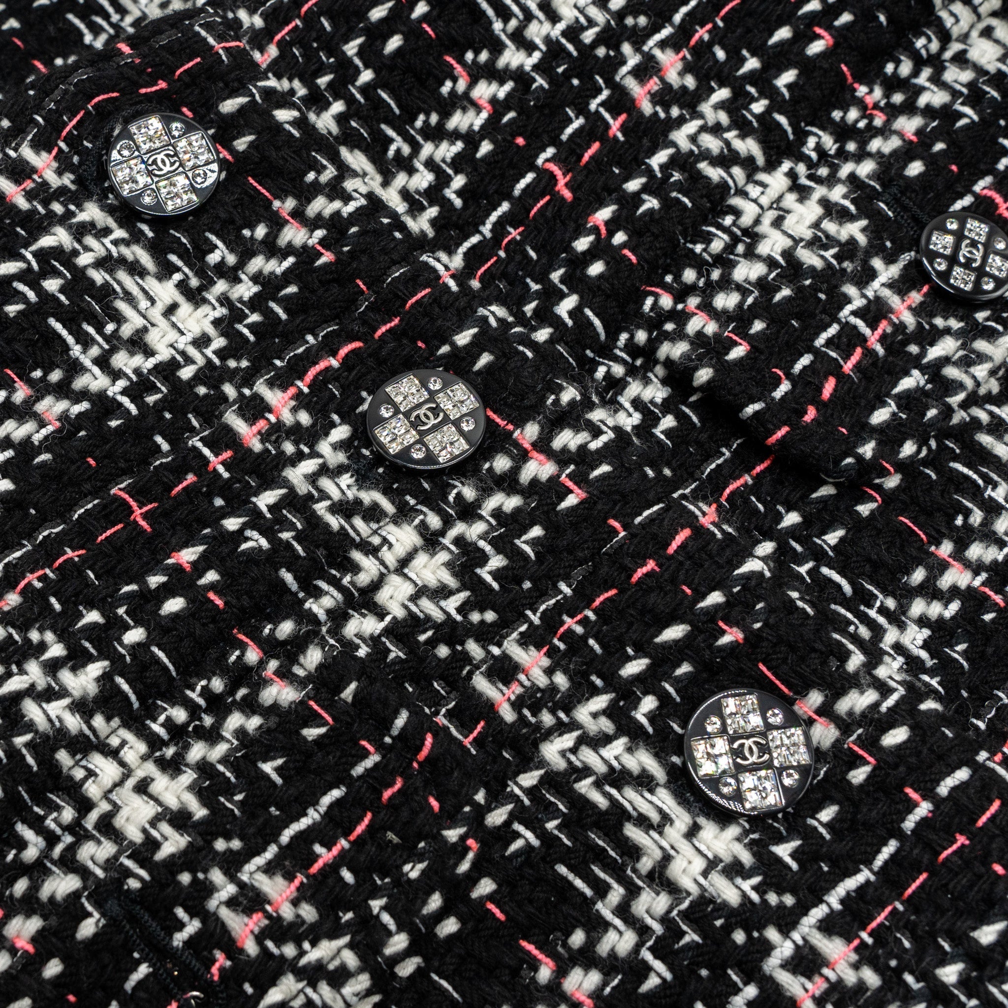 Chanel size 34 21K Tweed Jacket multicolour black / white/ pink
