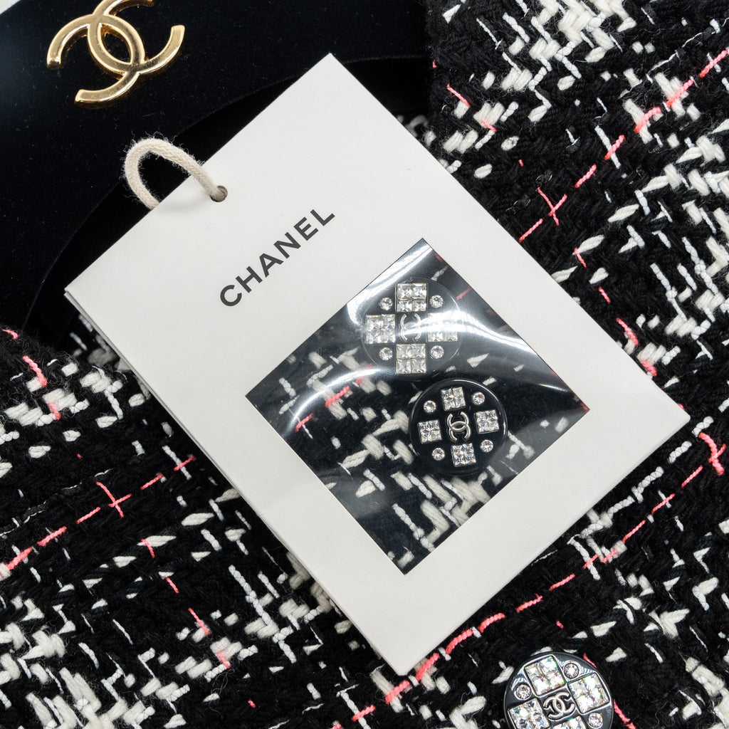 Chanel size 34 21K Tweed Jacket multicolour black / white/ pink