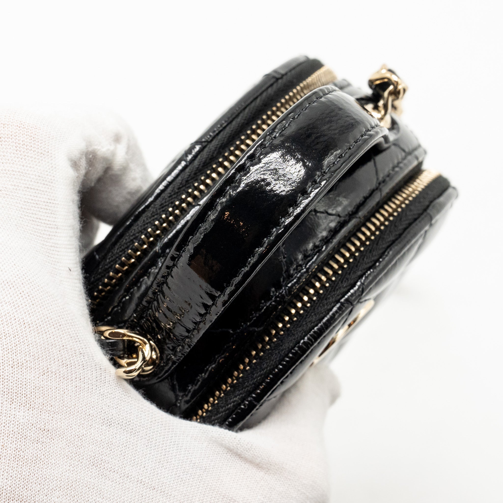 Chanel 22B Top Handle Mini Round Vanity Case With Chain Shiny Lambskin Black L (Microchip)