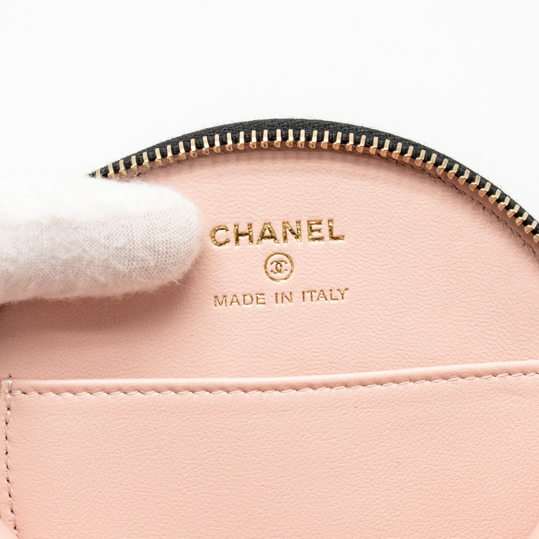 Chanel 22B Top Handle Mini Round Vanity Case With Chain Shiny Lambskin Black L (Microchip)