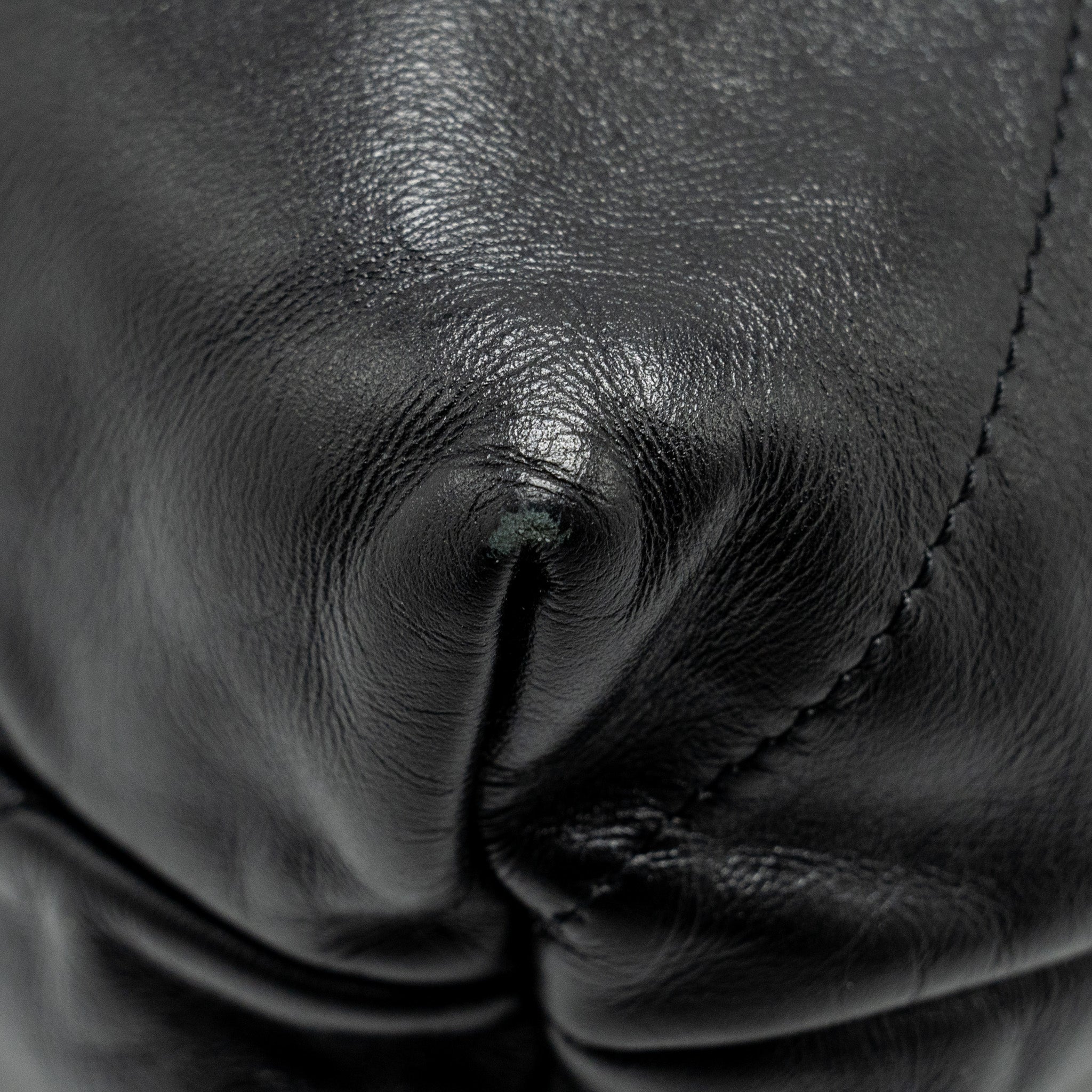 Chanel Medium 22 Bag Shiny Calfskin BLACK  (Microchip)