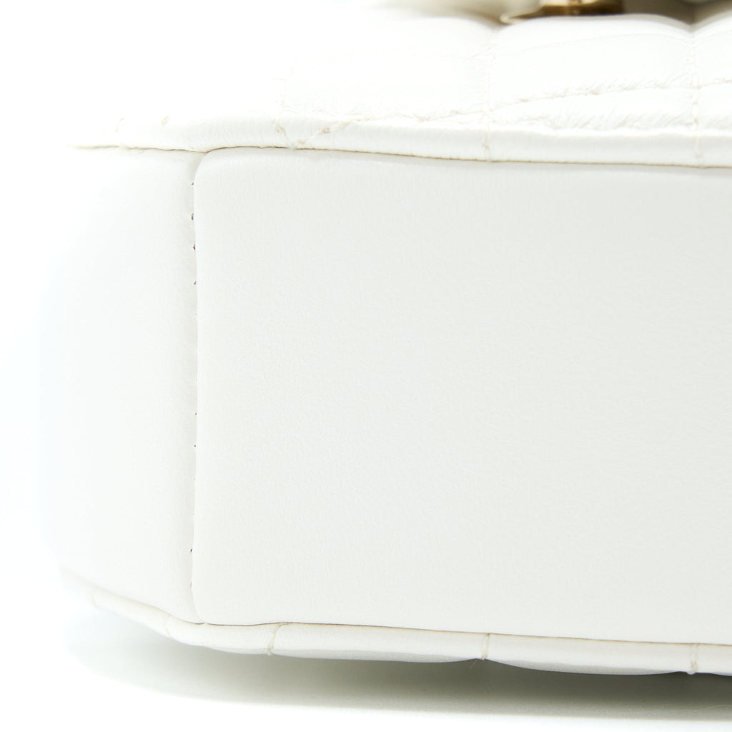 Chanel 22s Heart Bag Lambskin White L (Microchip)