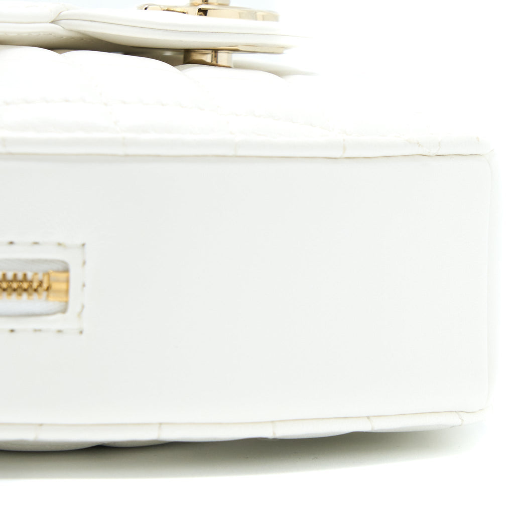 Chanel 22s Heart Bag Lambskin White L (Microchip)