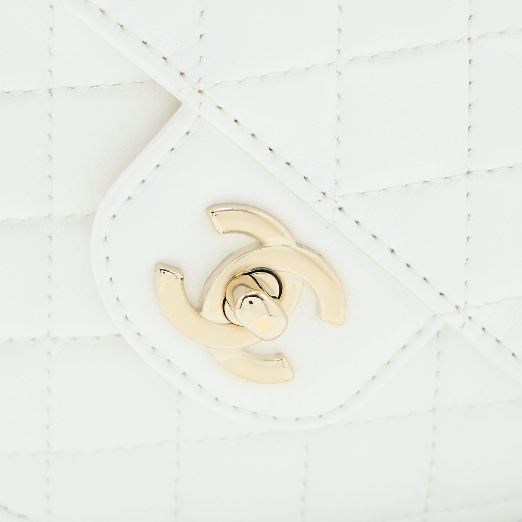 Chanel 22s Heart Bag Lambskin White L (Microchip)