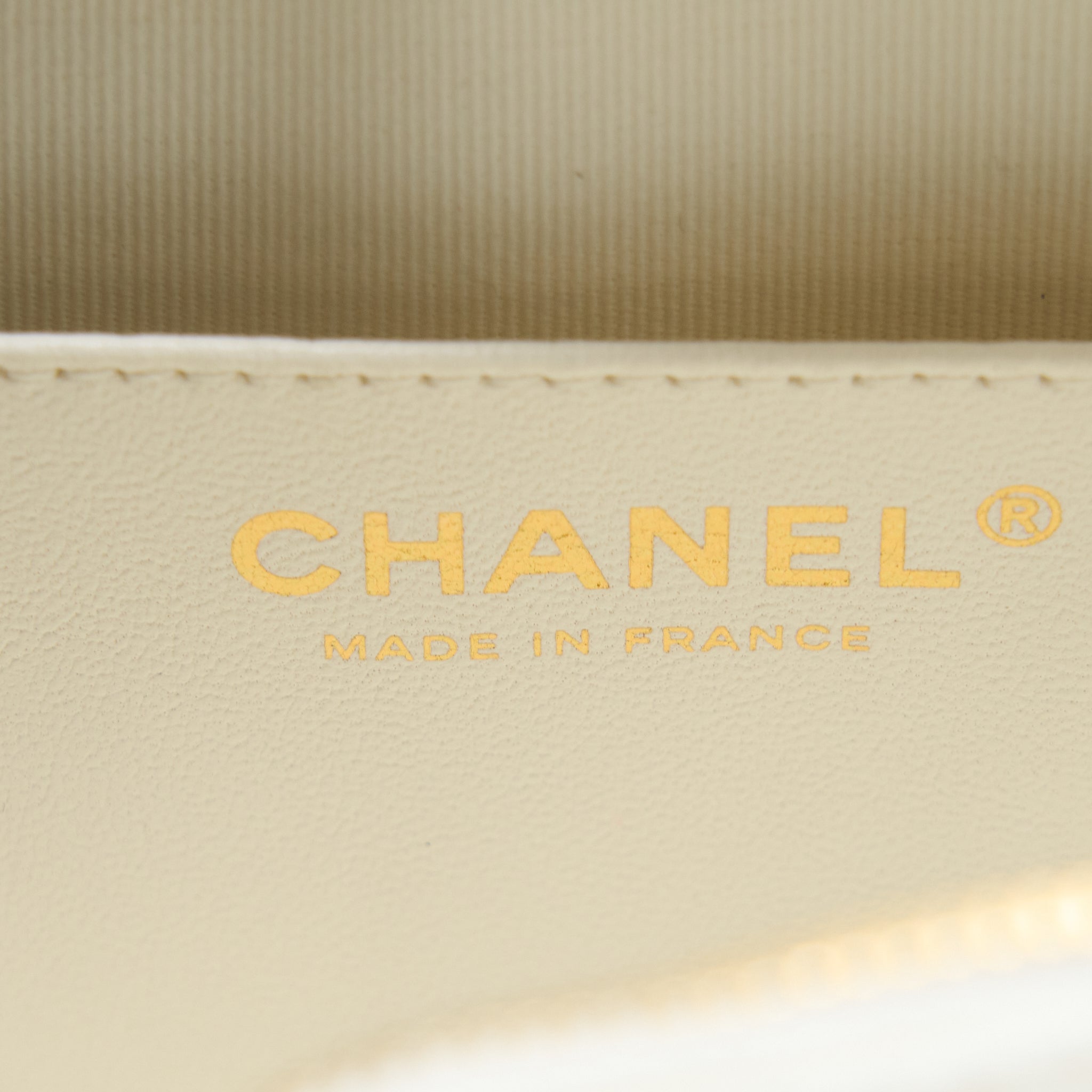 Chanel 22s Heart Bag Lambskin White L (Microchip)