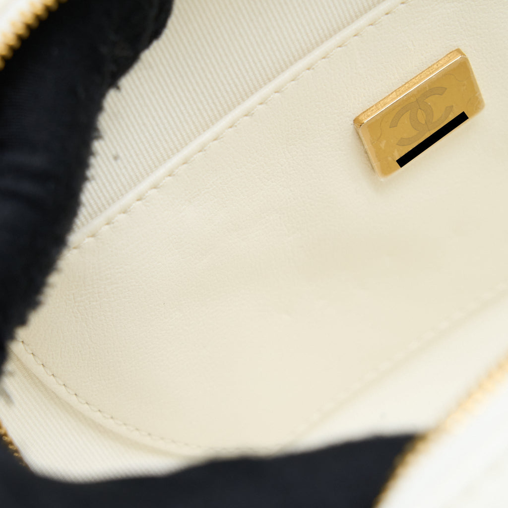 Chanel 22s Heart Bag Lambskin White L (Microchip)