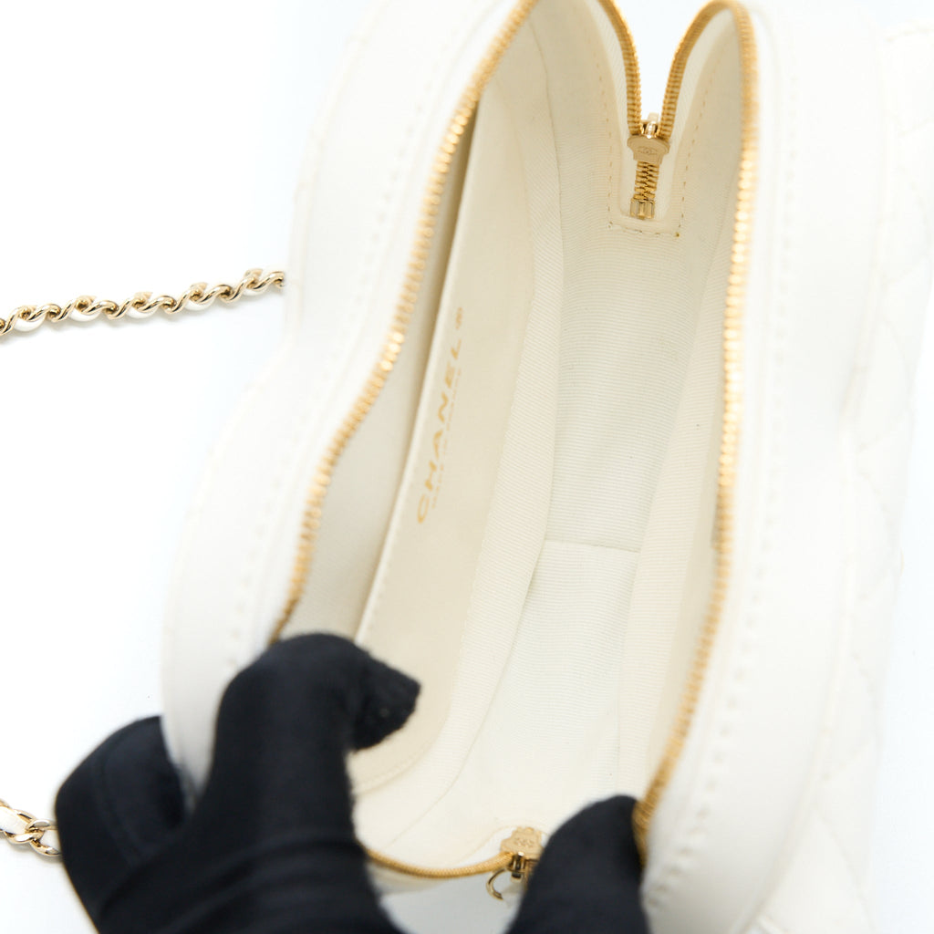 Chanel 22s Heart Bag Lambskin White L (Microchip)